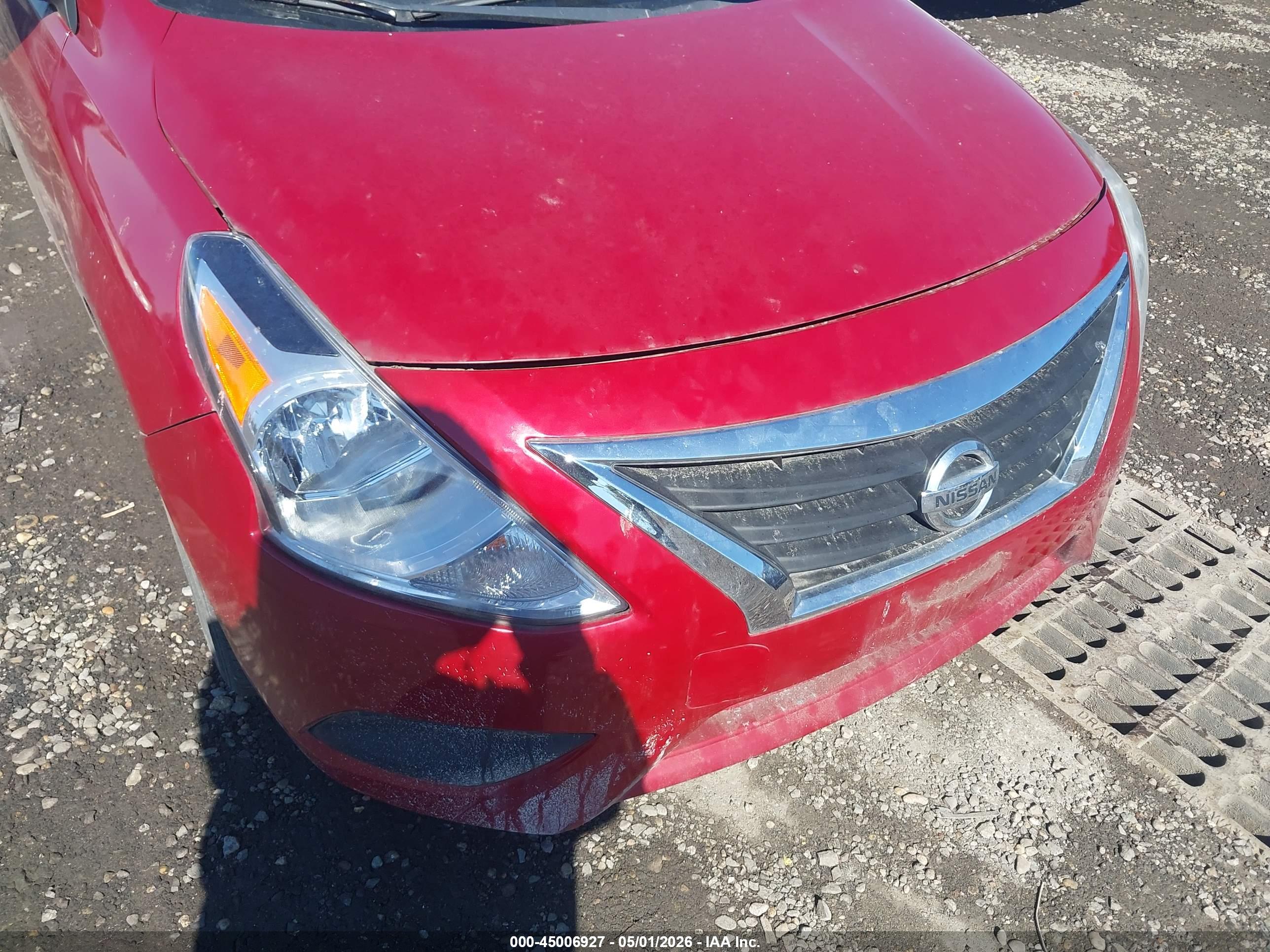 NISSAN VERSA image 6