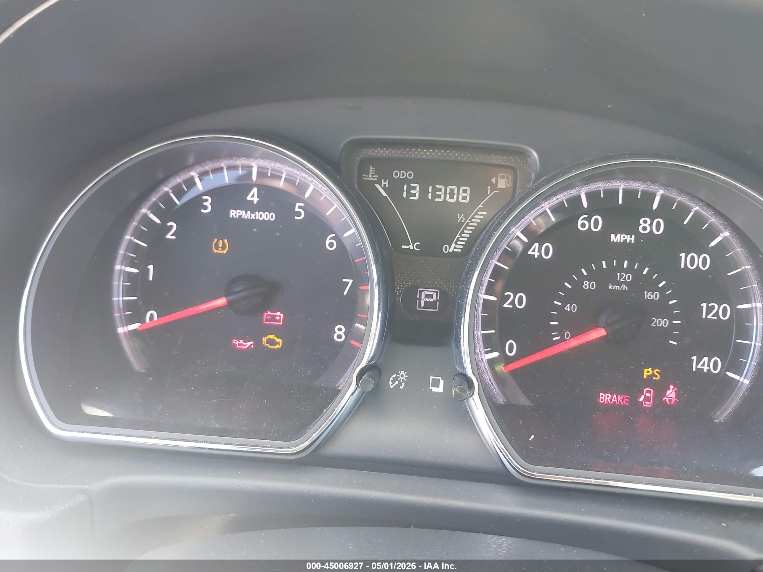 NISSAN VERSA image 7