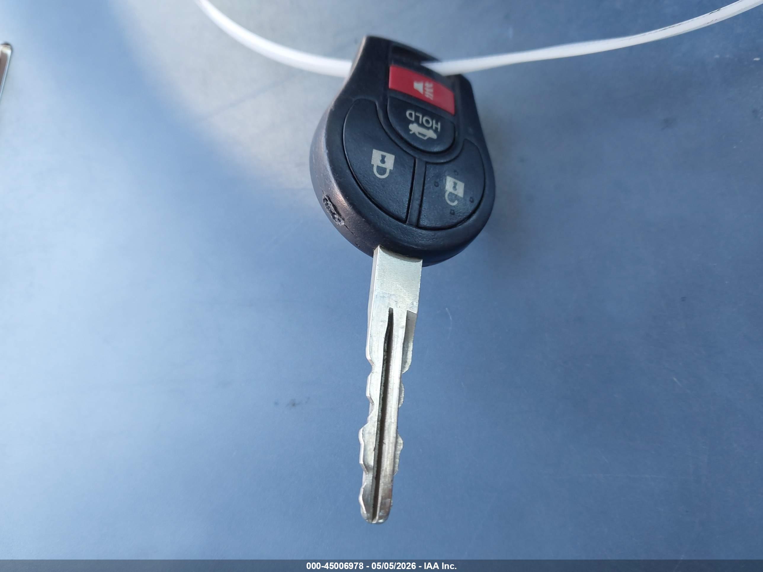 NISSAN VERSA image 11