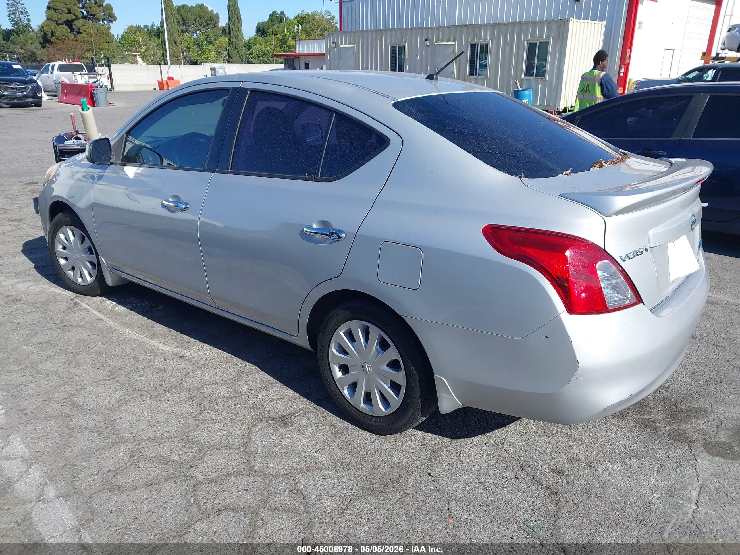NISSAN VERSA image 3