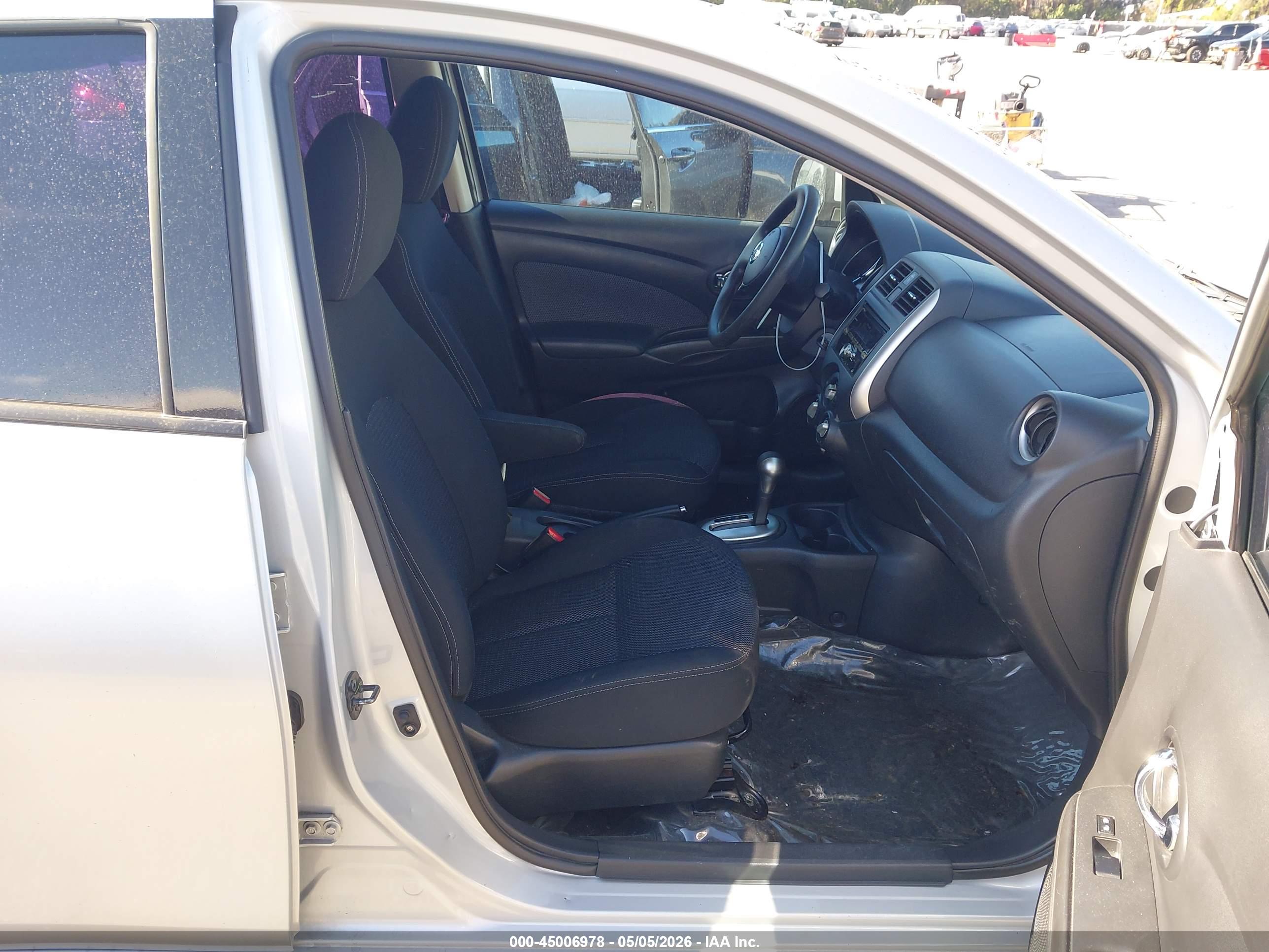 NISSAN VERSA image 5