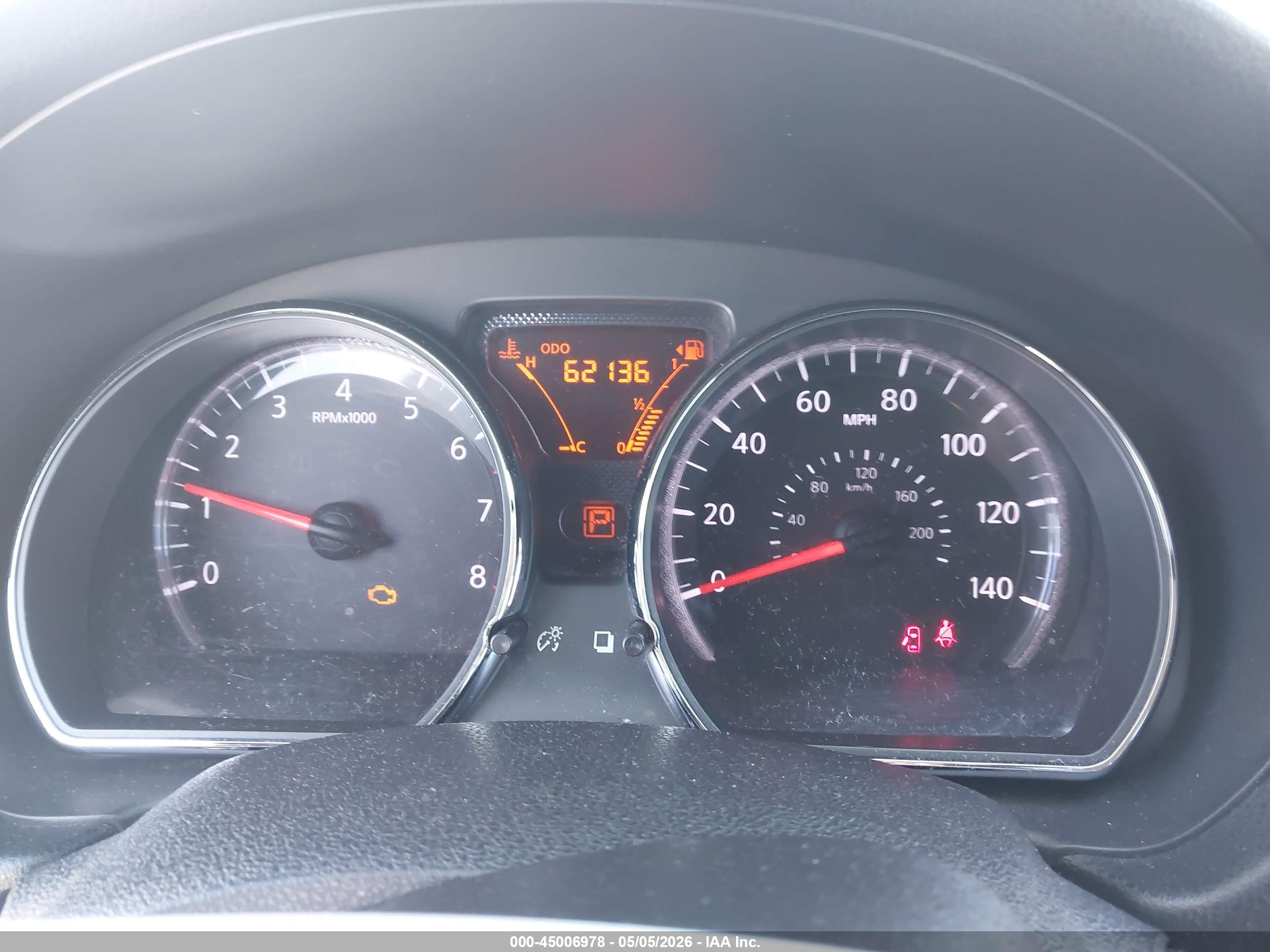 NISSAN VERSA image 7