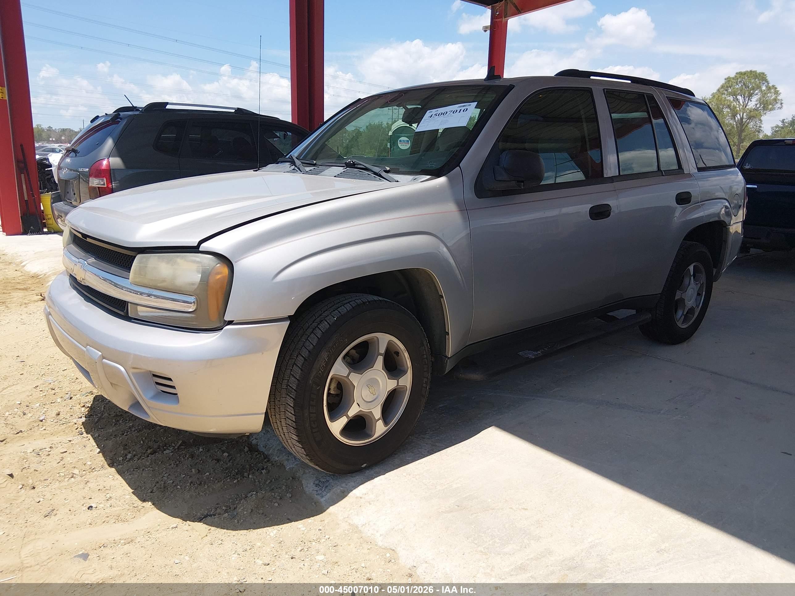 CHEVROLET TRAILBLAZER image 2