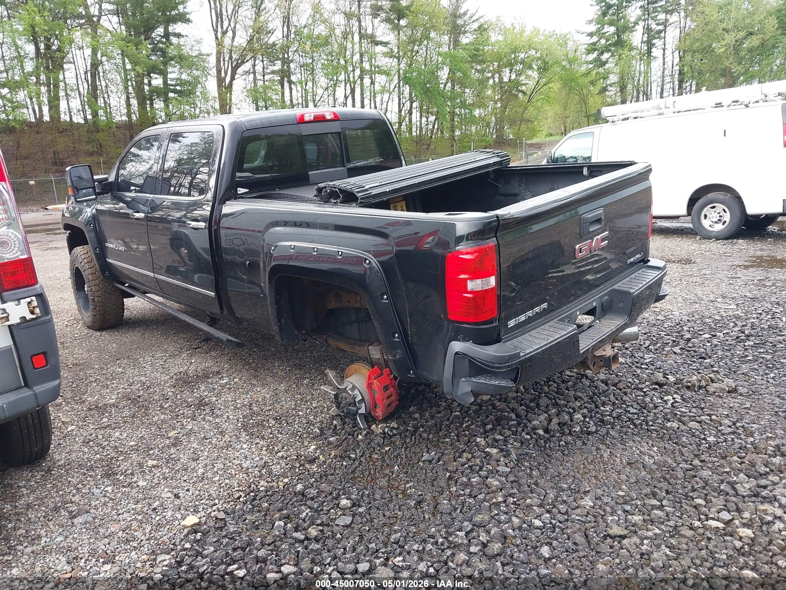GMC SIERRA image 3