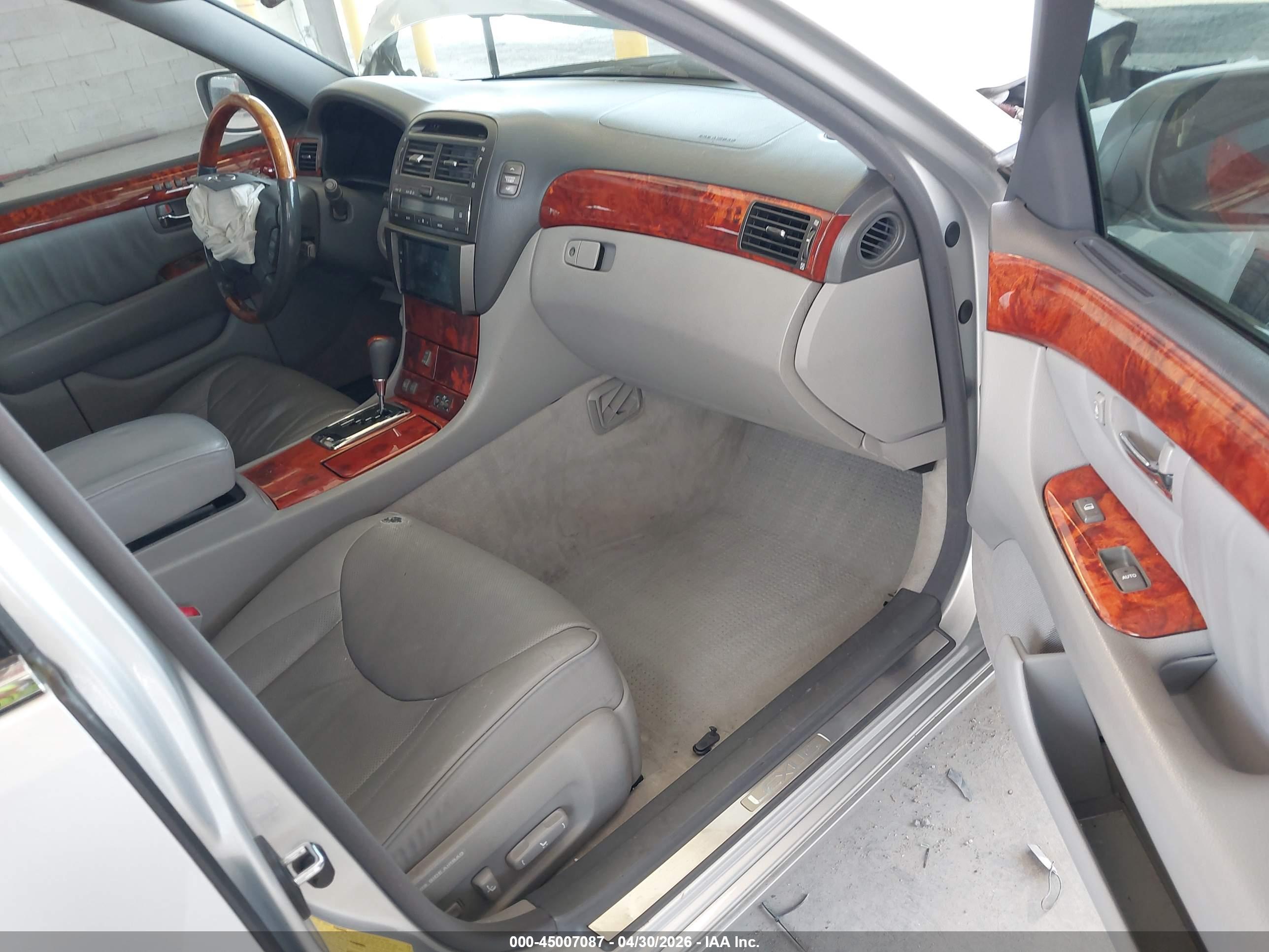 LEXUS LS image 5