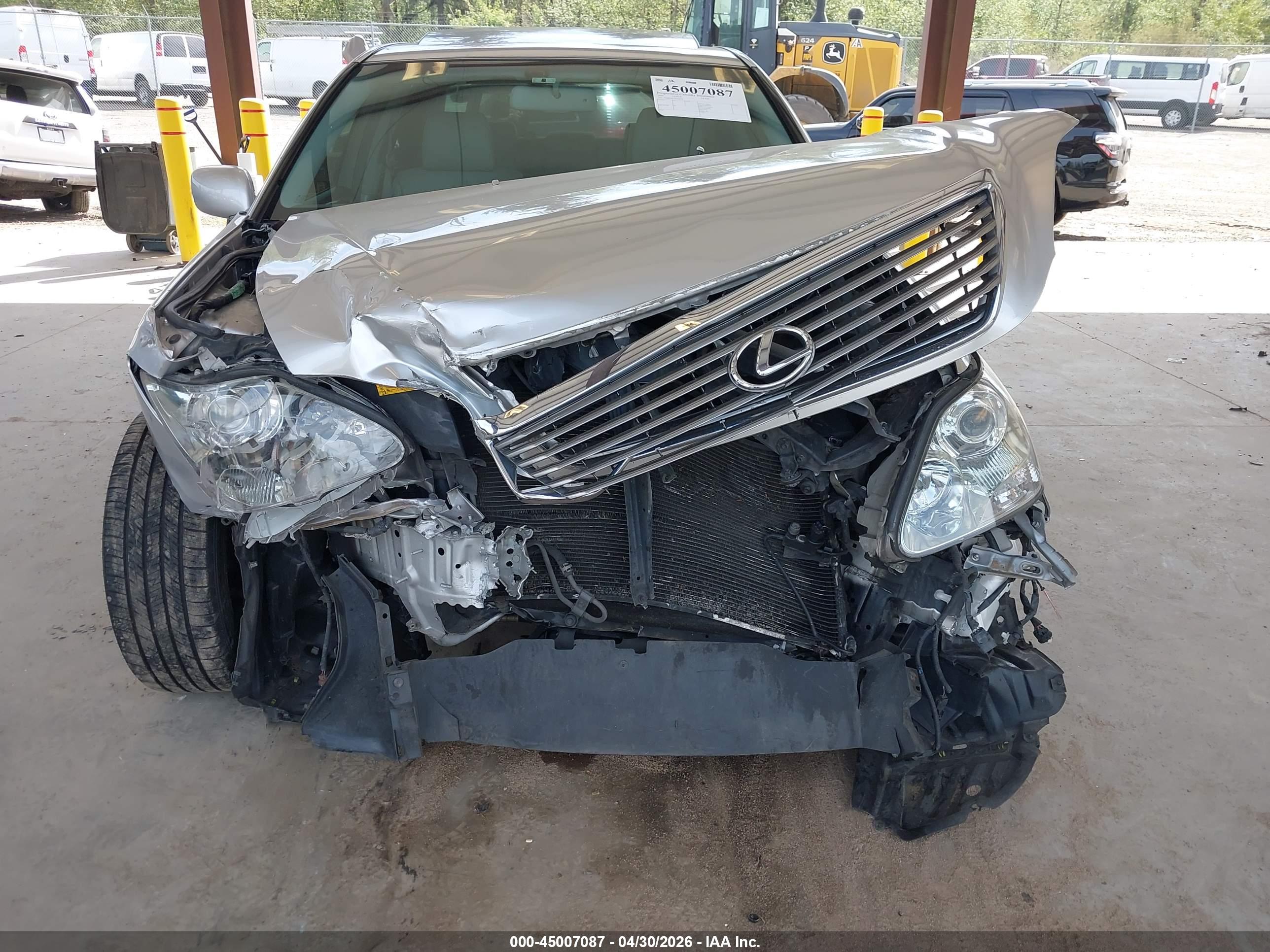 LEXUS LS image 6