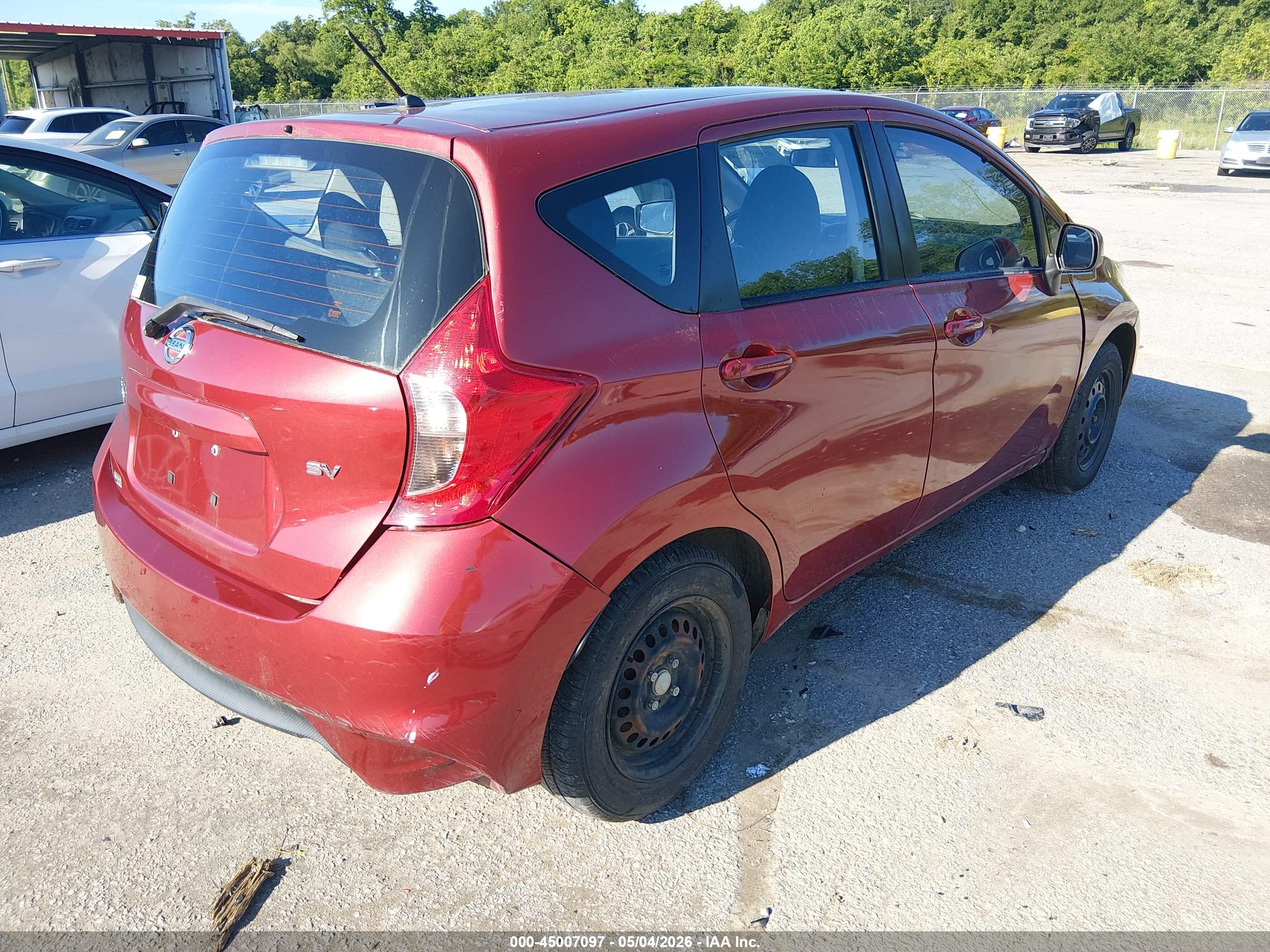 NISSAN VERSA image 4