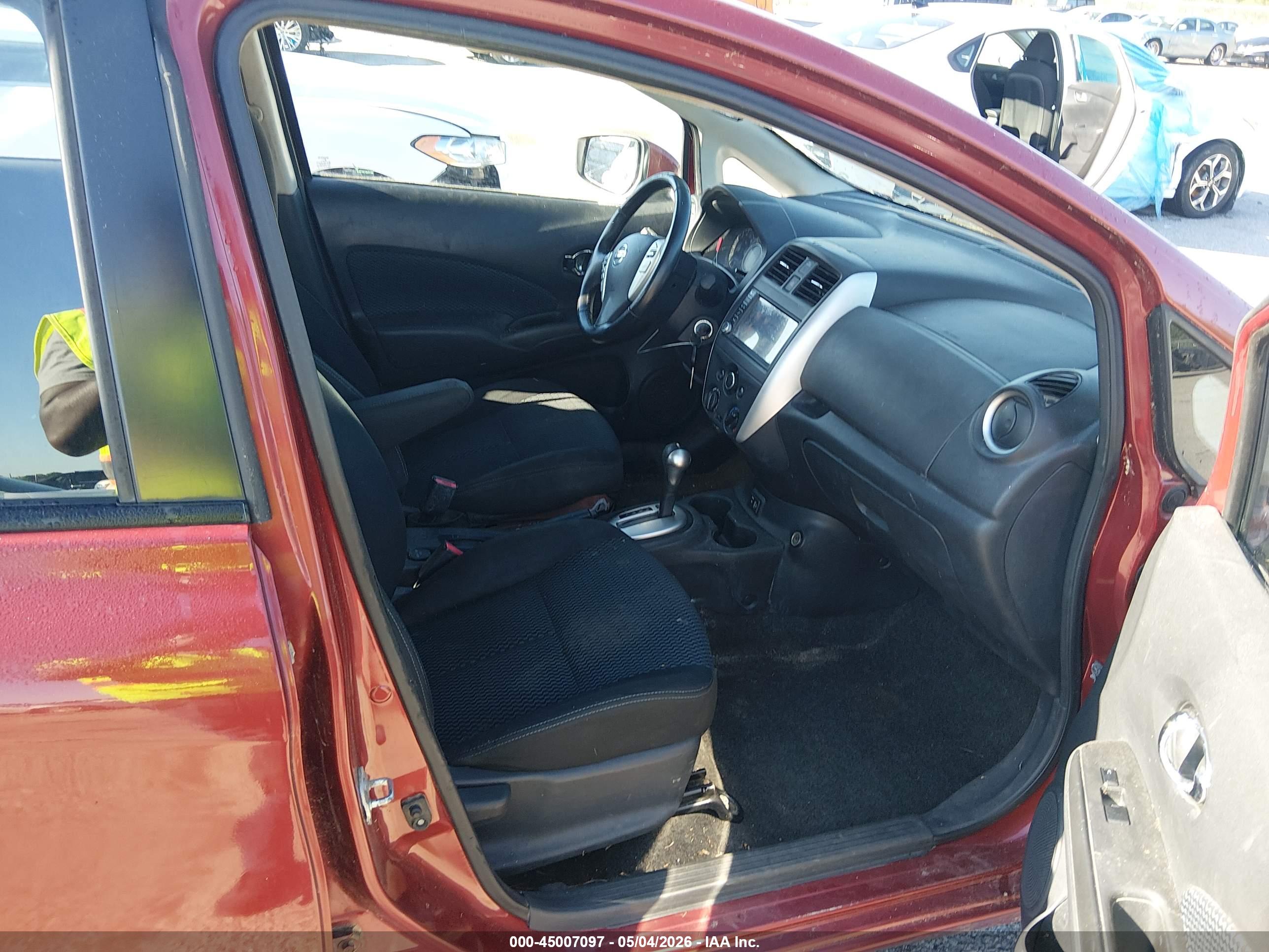 NISSAN VERSA image 5