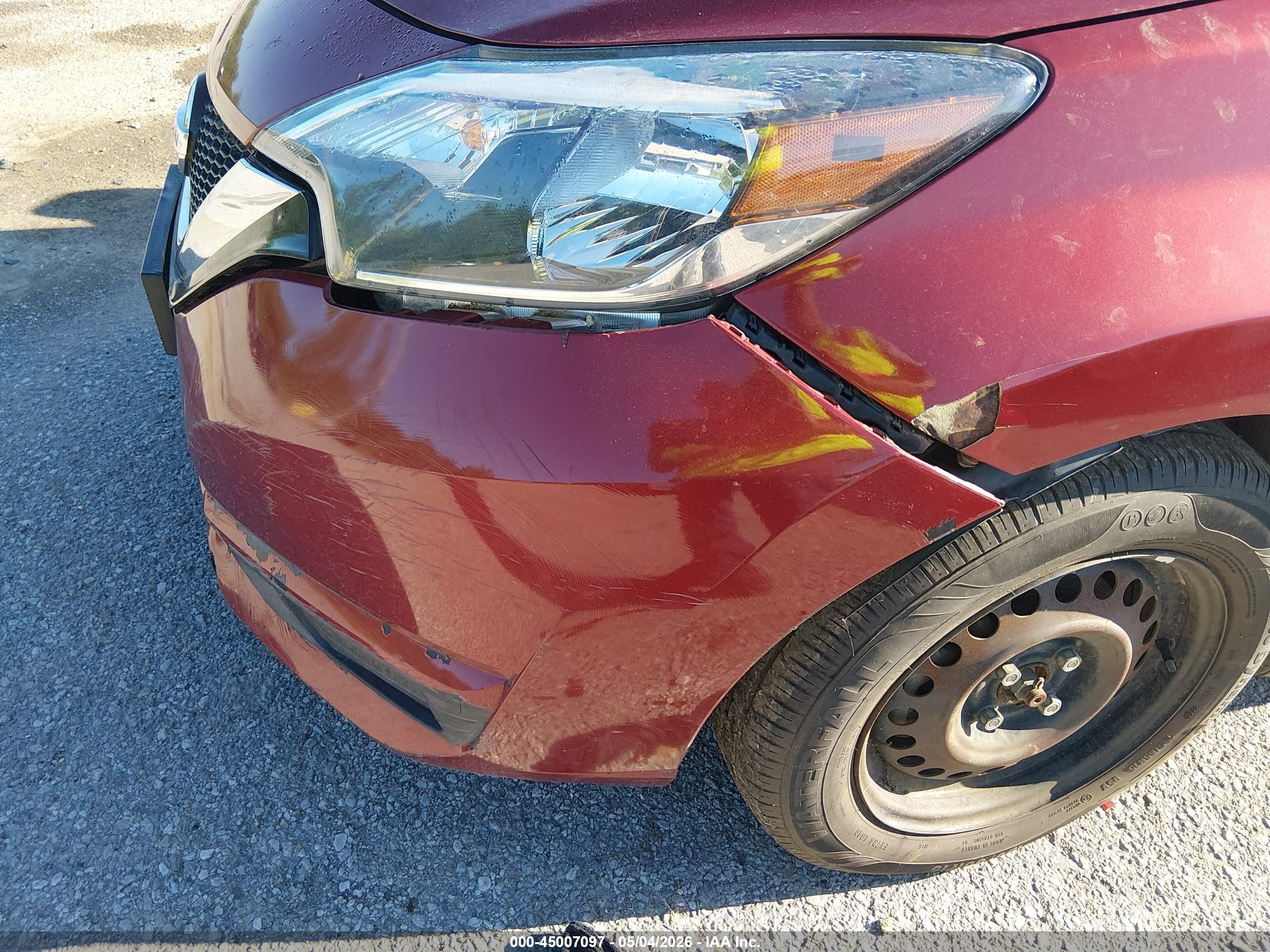 NISSAN VERSA image 6