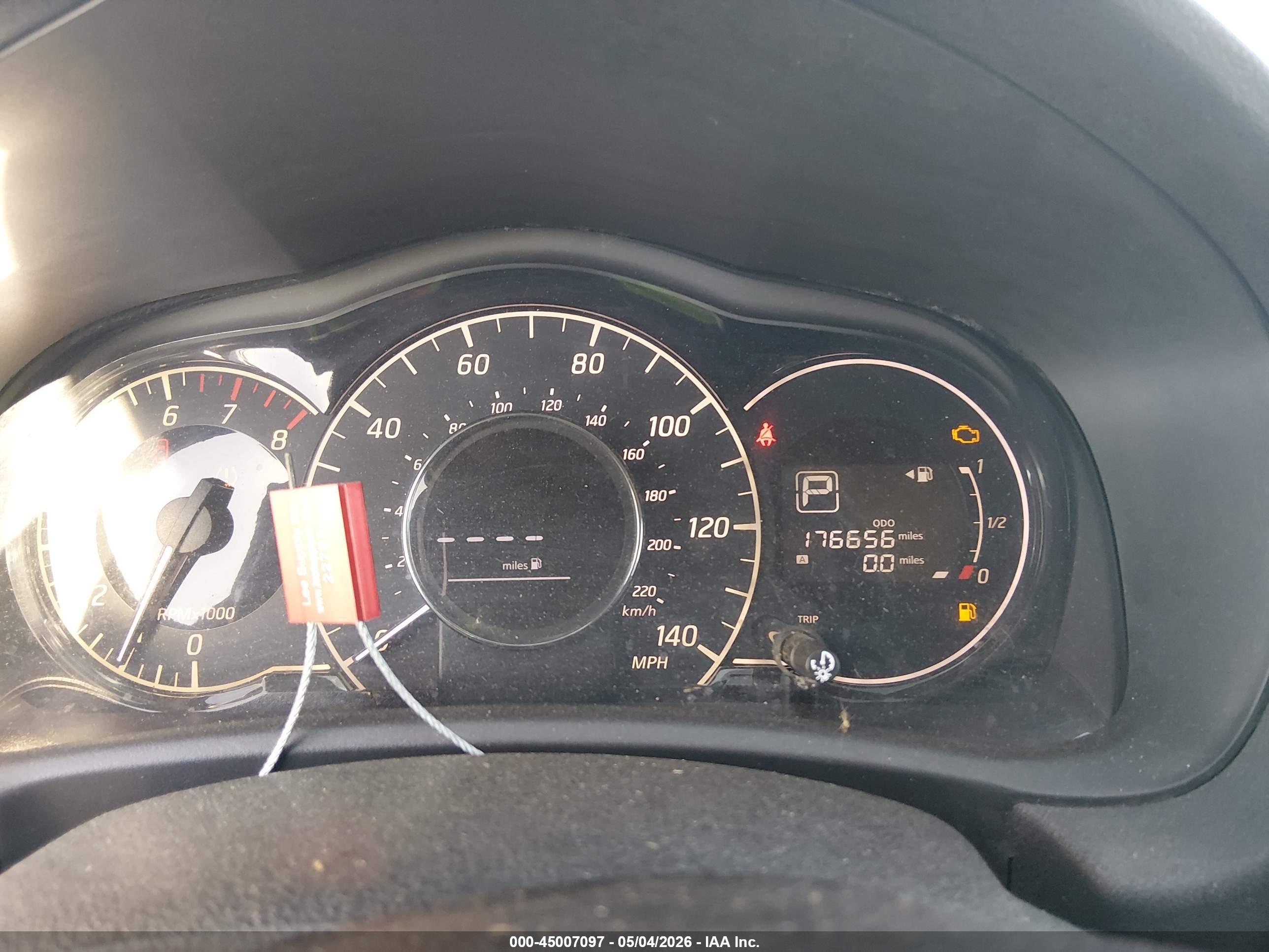 NISSAN VERSA image 7