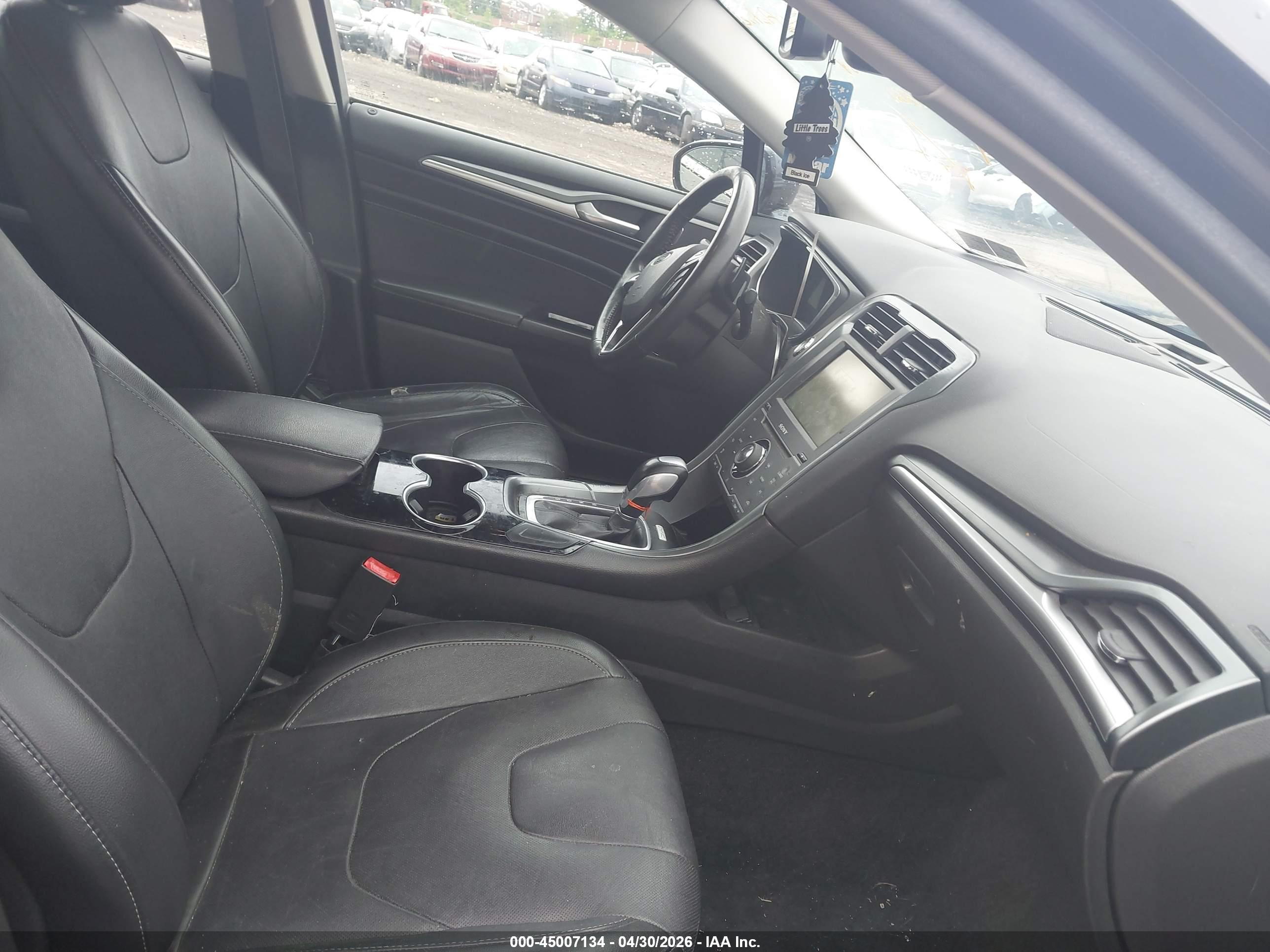 FORD FUSION image 5
