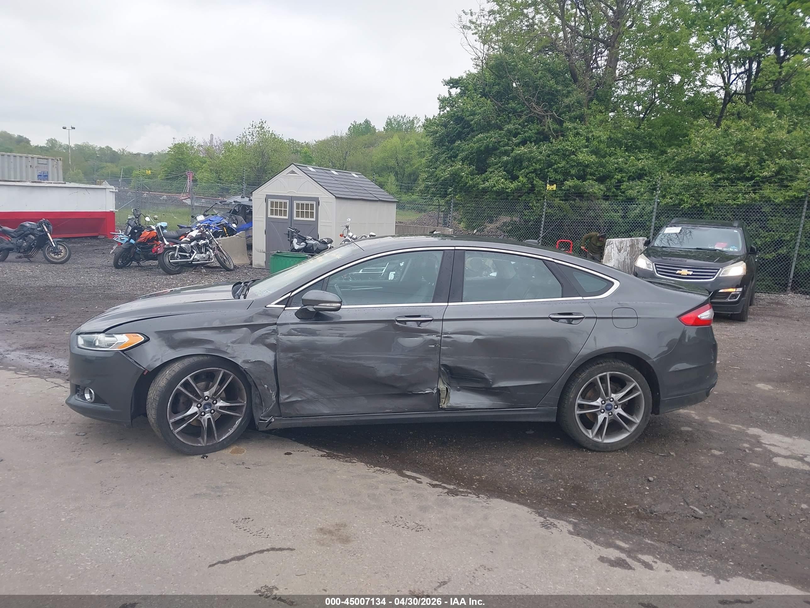 FORD FUSION image 6
