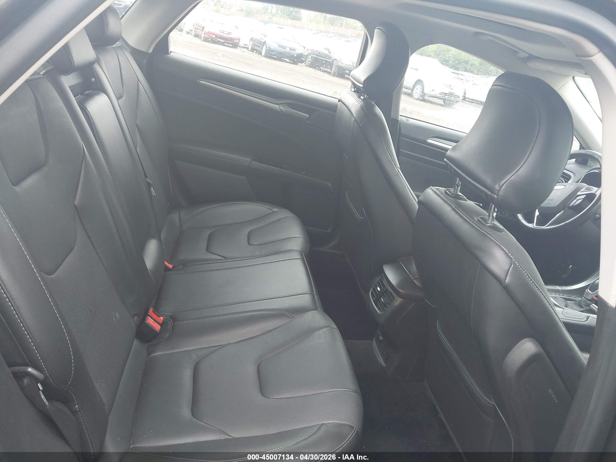FORD FUSION image 8