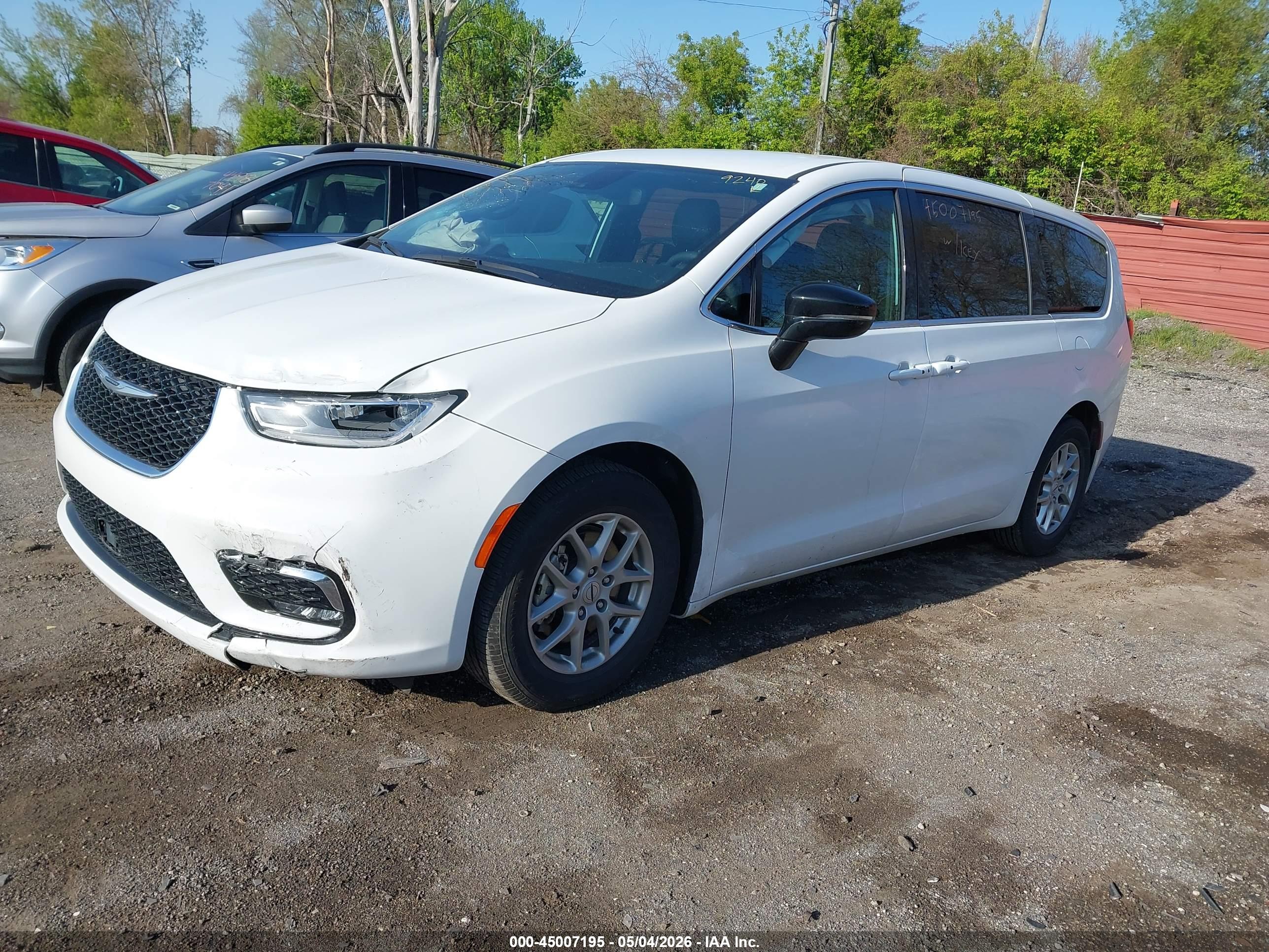 CHRYSLER PACIFICA image 2