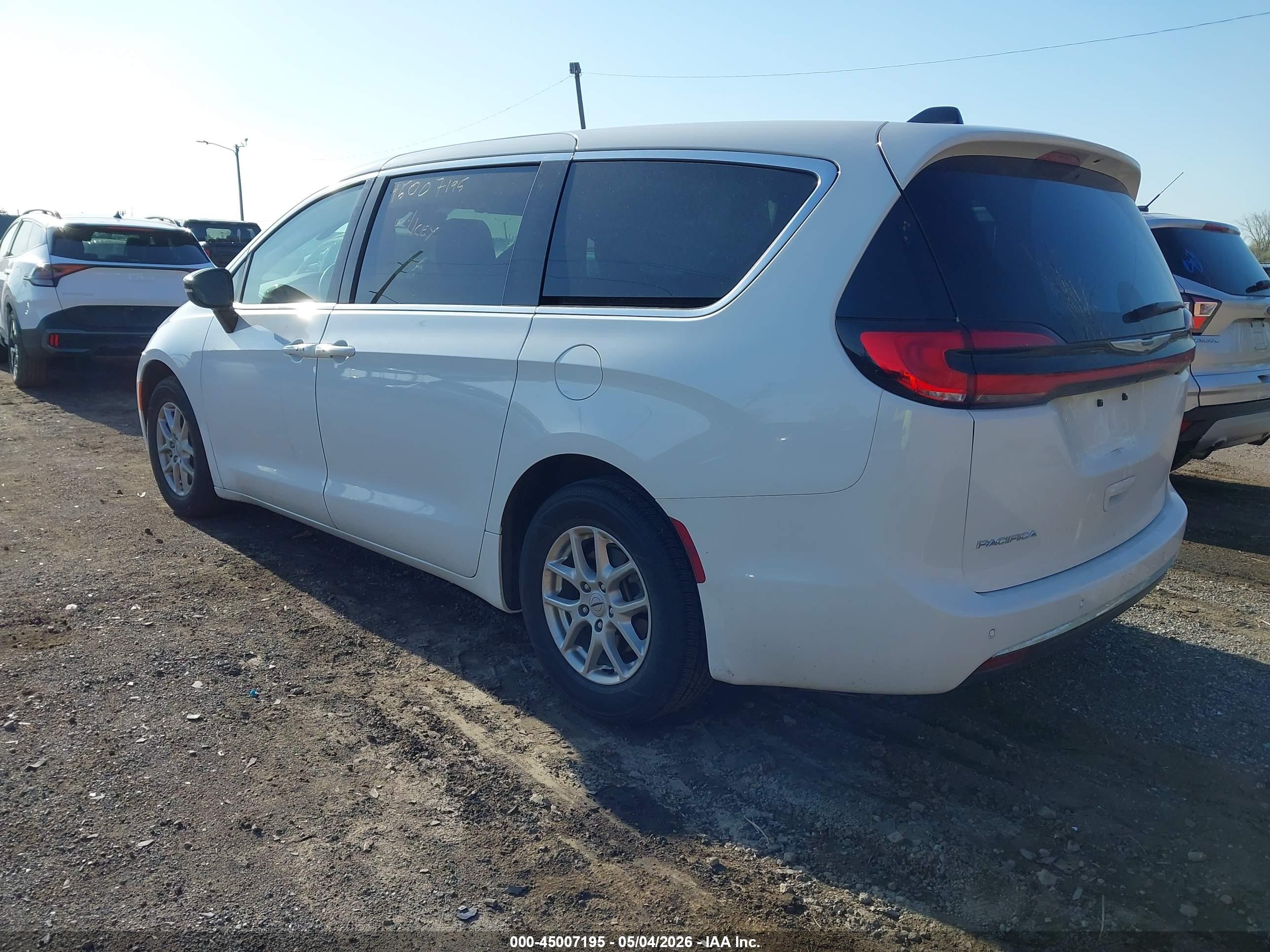 CHRYSLER PACIFICA image 3