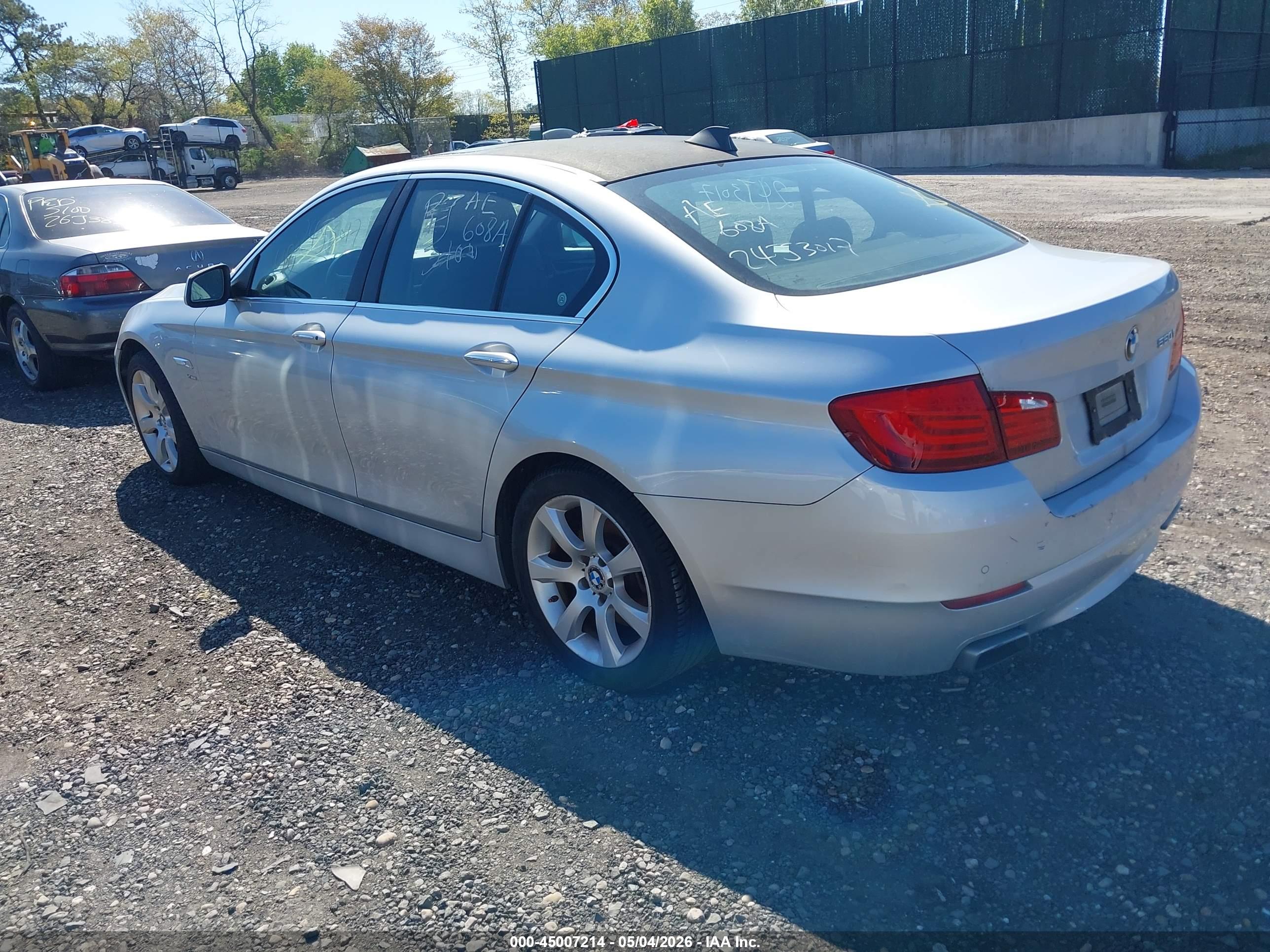 BMW 550I image 3