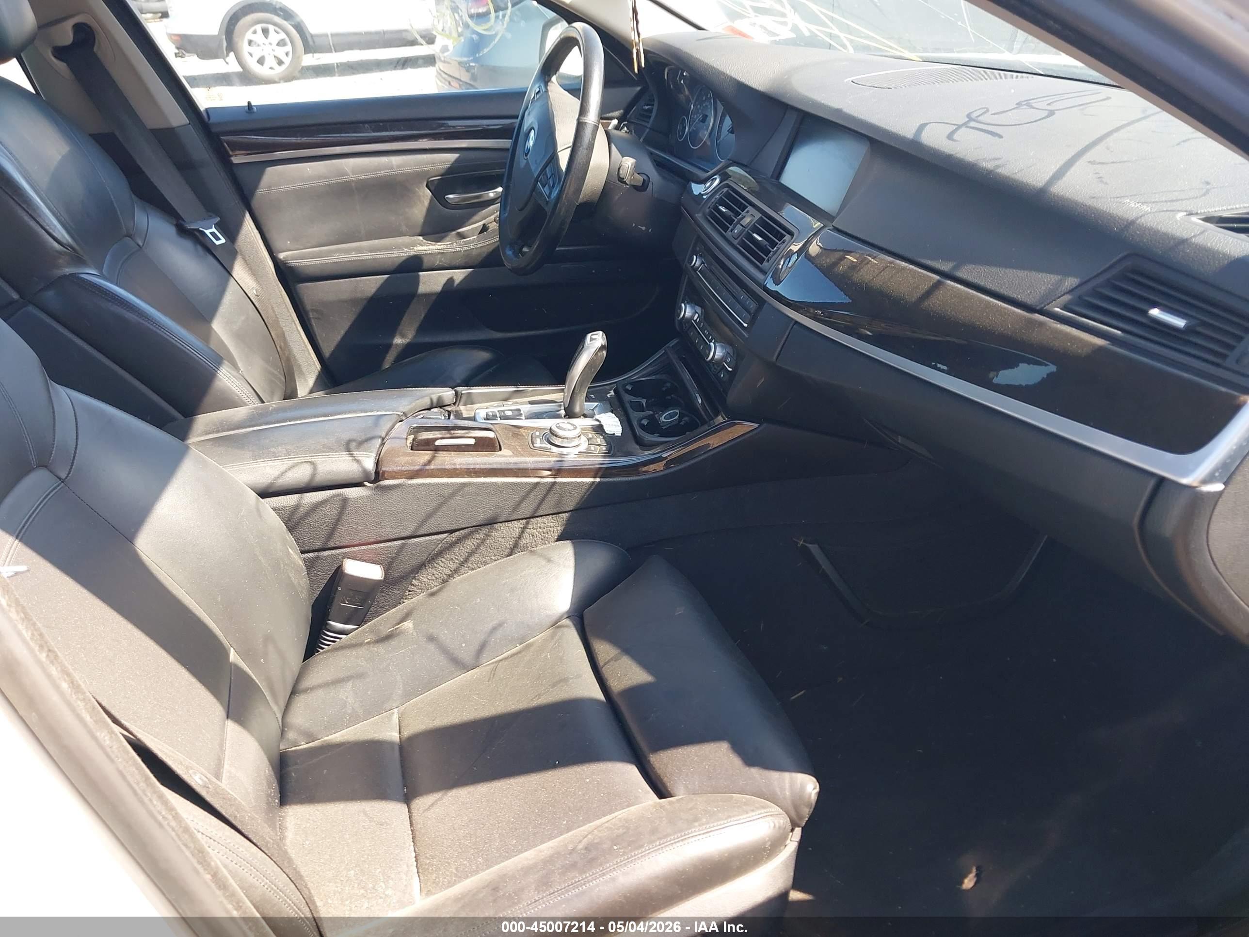 BMW 550I image 5