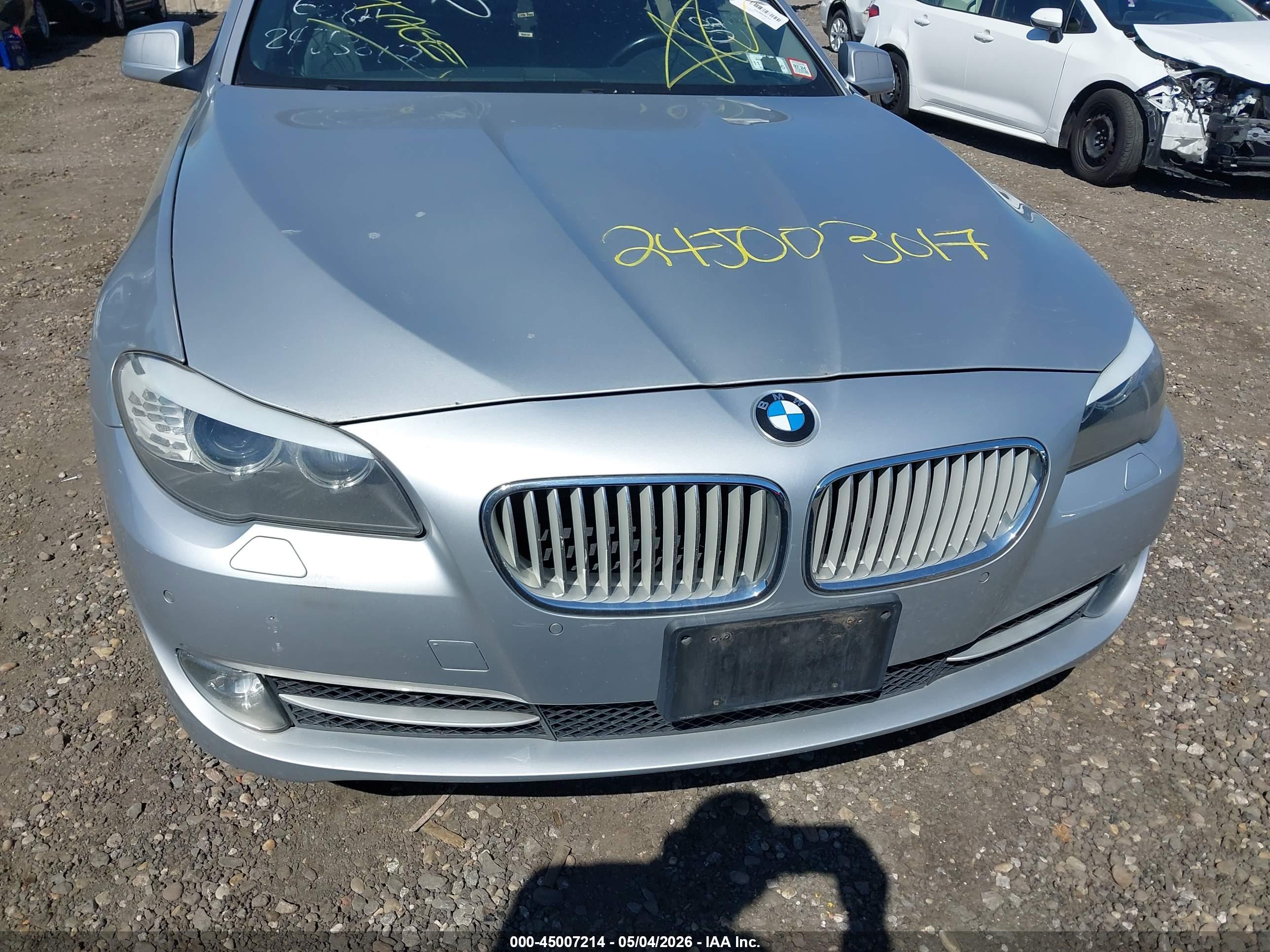 BMW 550I image 6