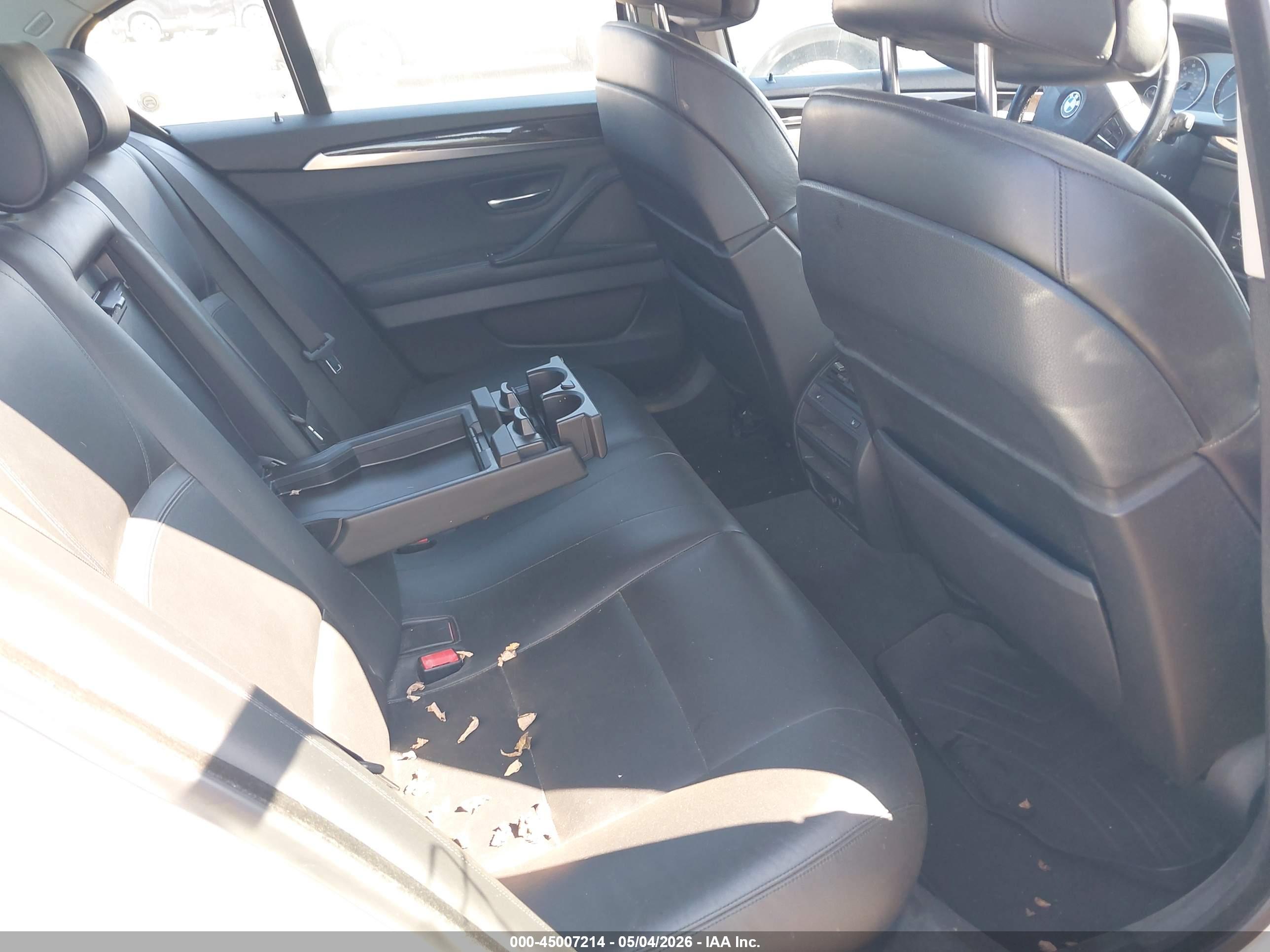 BMW 550I image 8