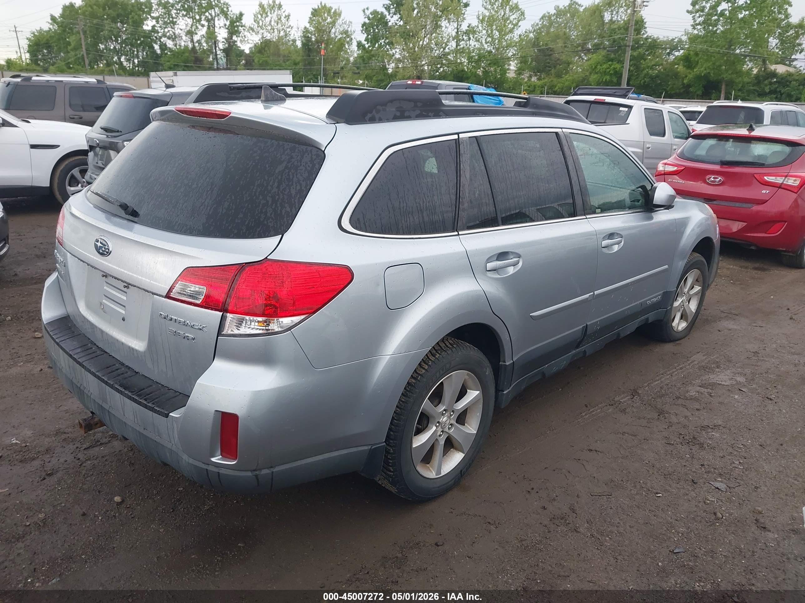 SUBARU OUTBACK image 4