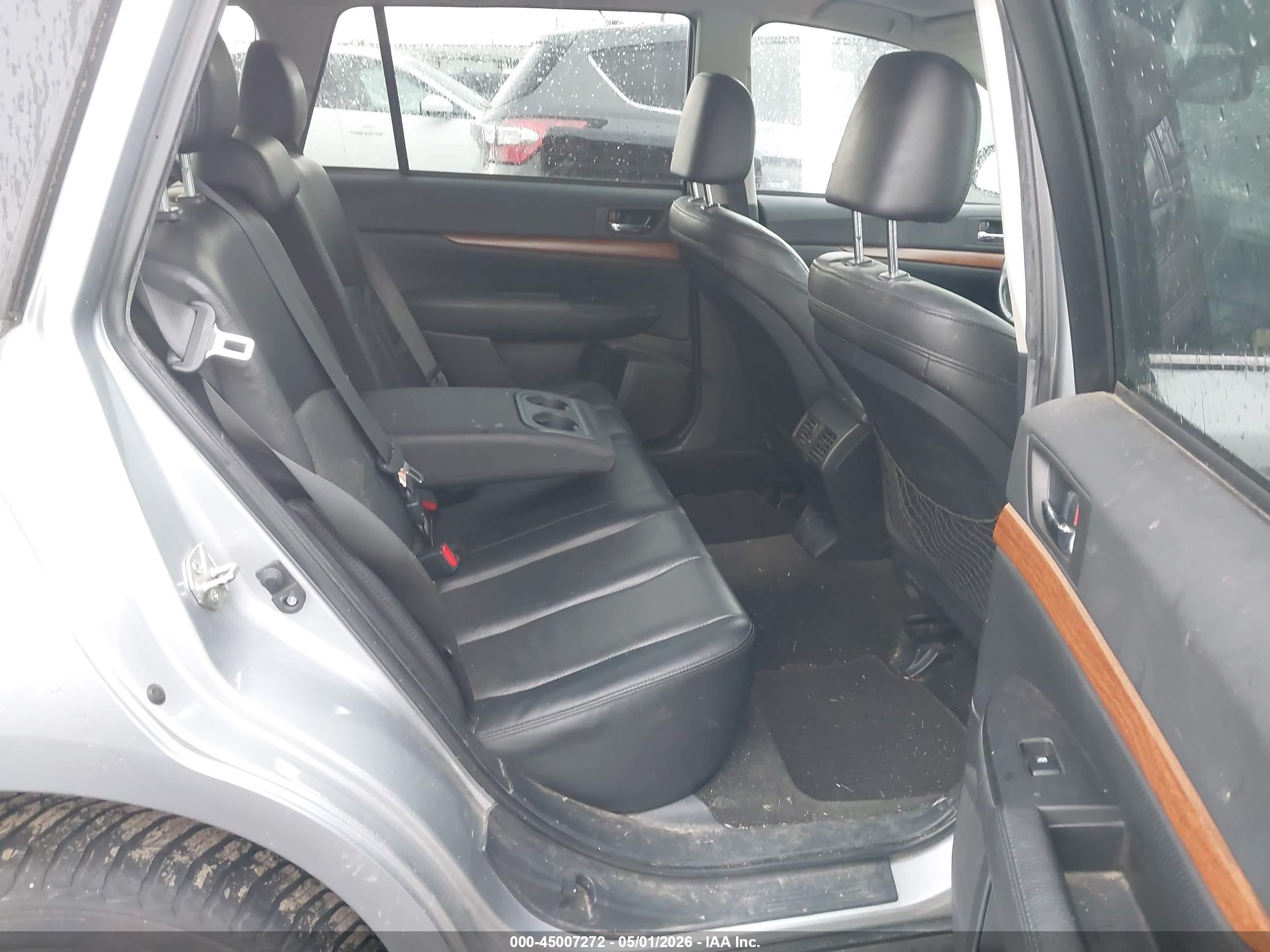 SUBARU OUTBACK image 8