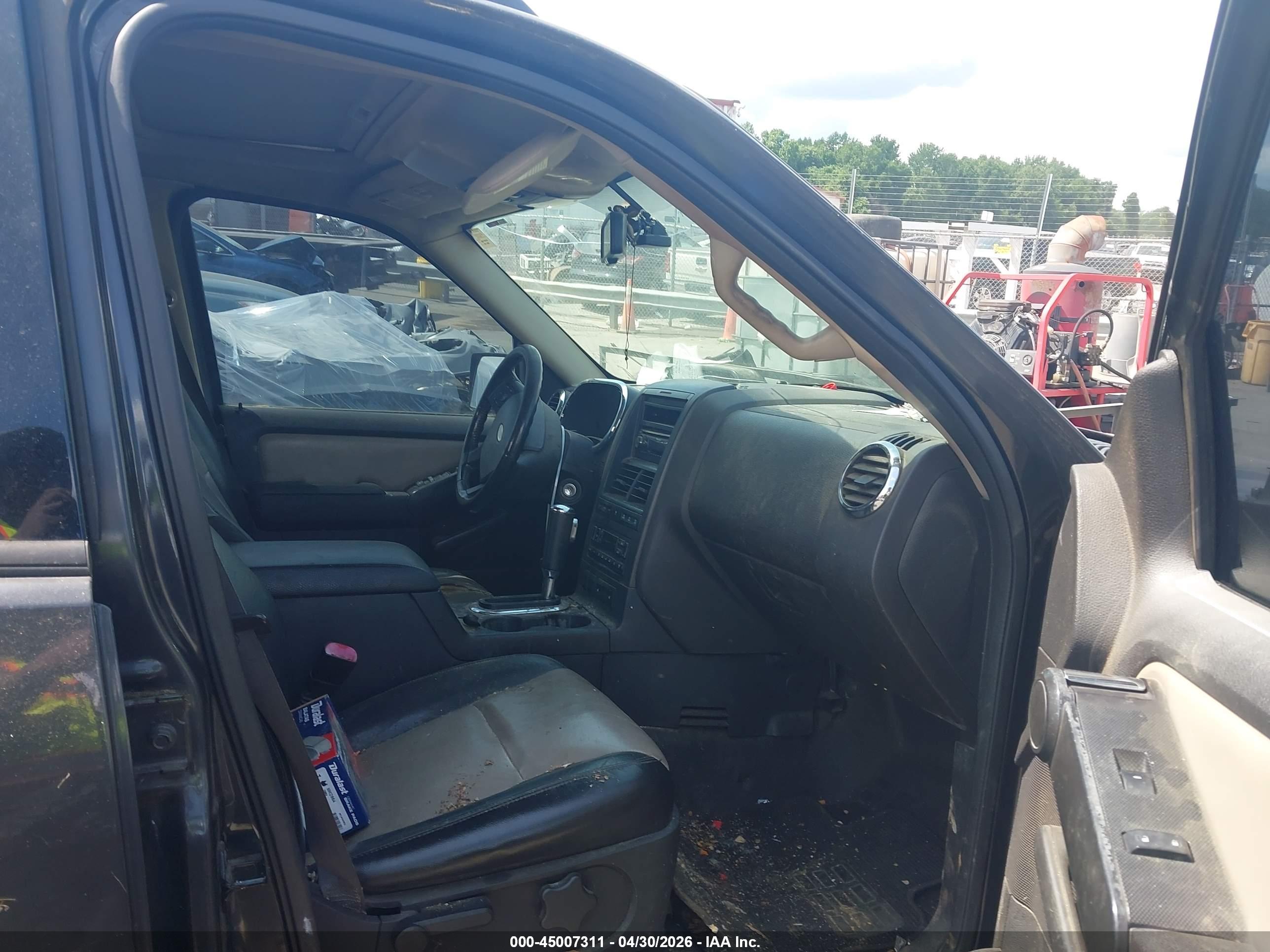 FORD EXPLORER image 5
