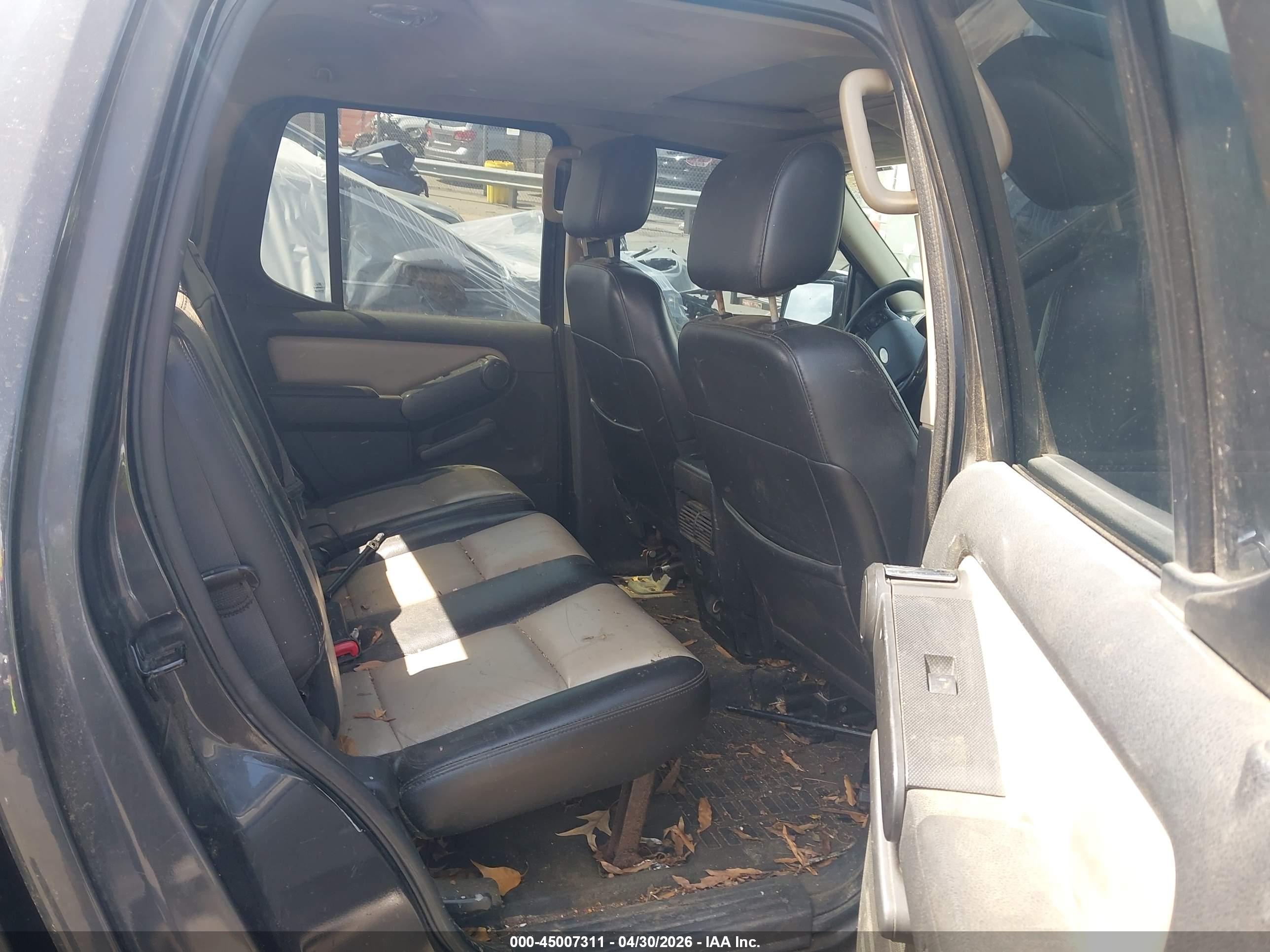 FORD EXPLORER image 8