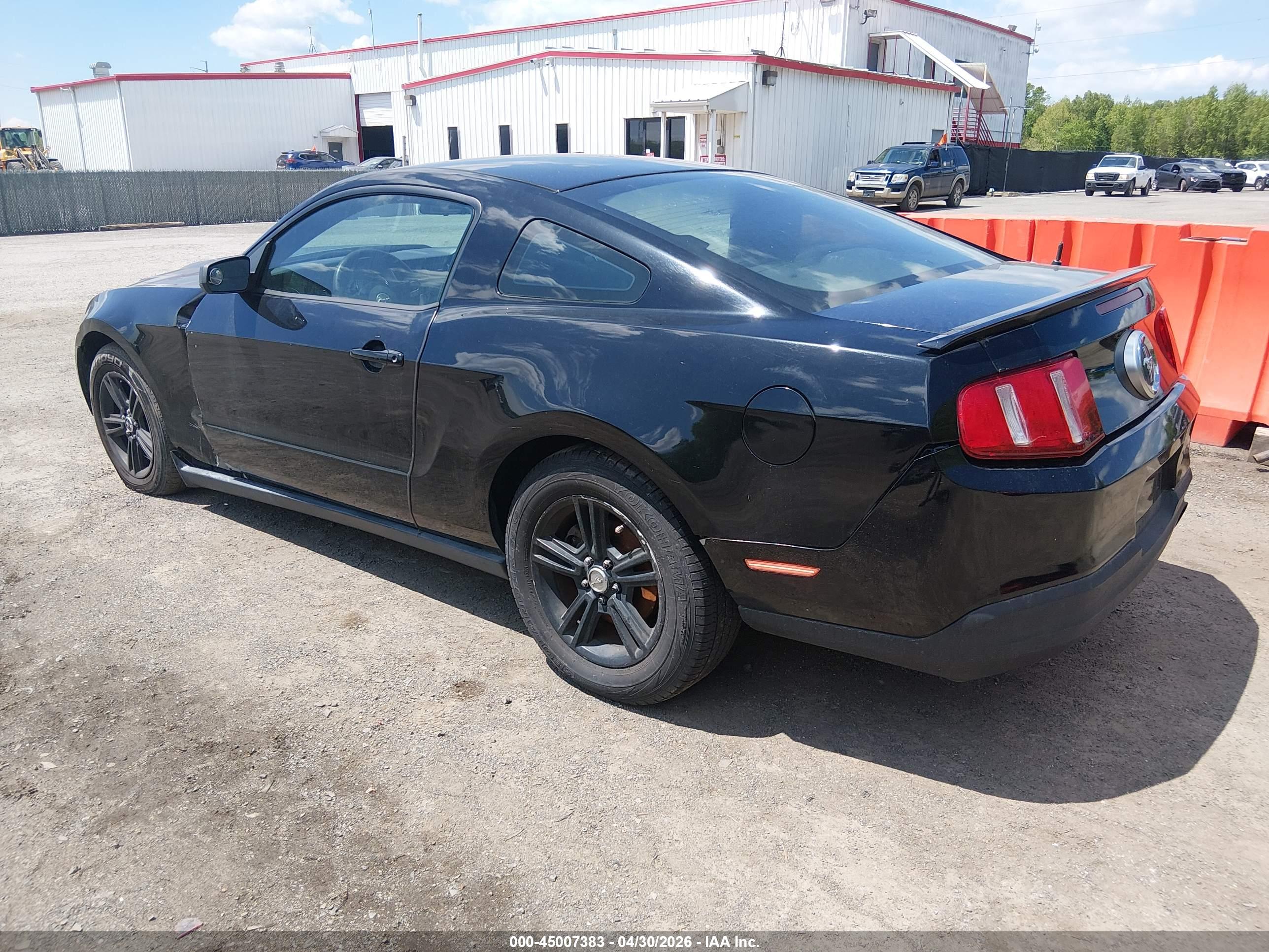 FORD MUSTANG image 3