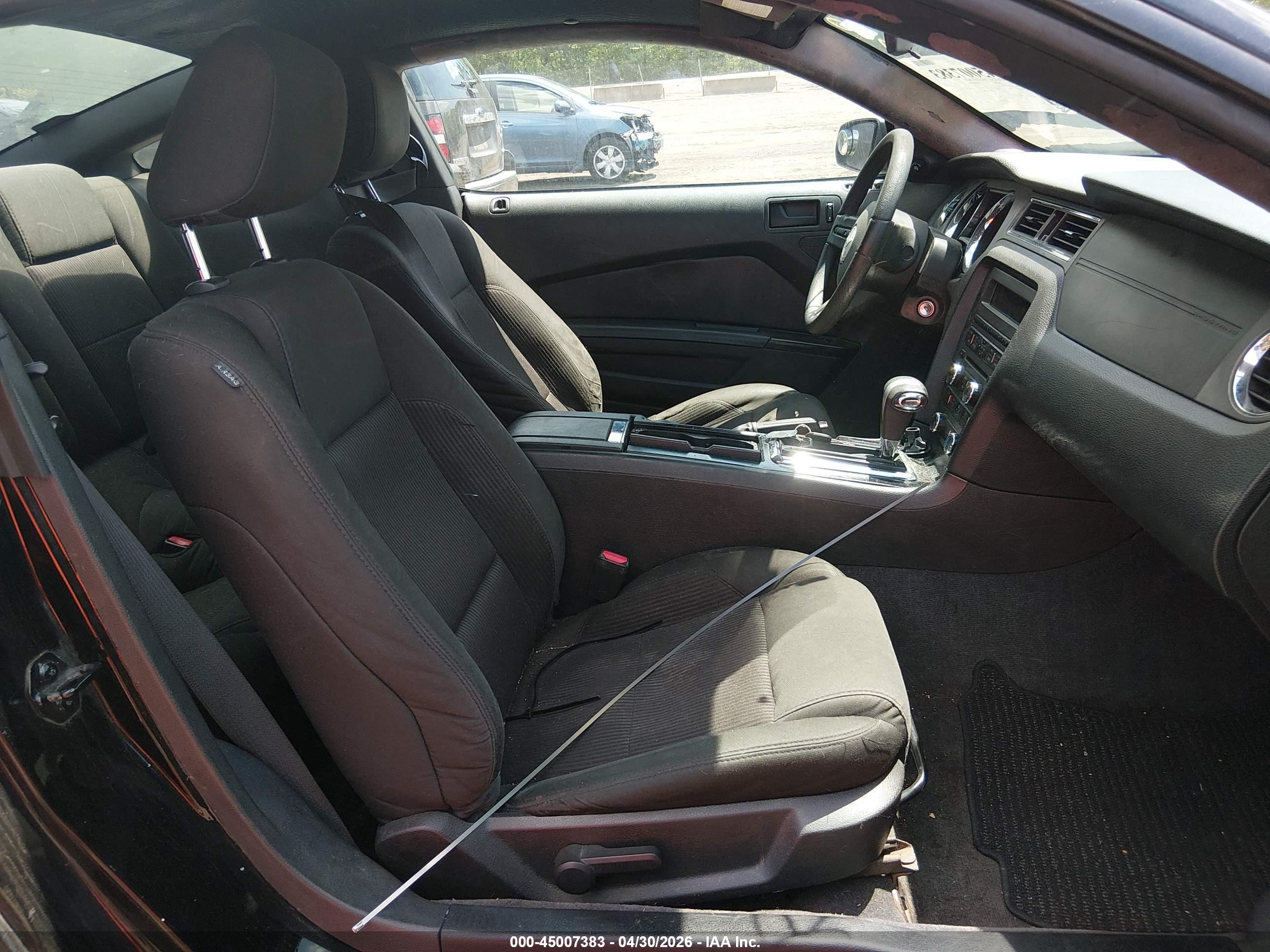 FORD MUSTANG image 5