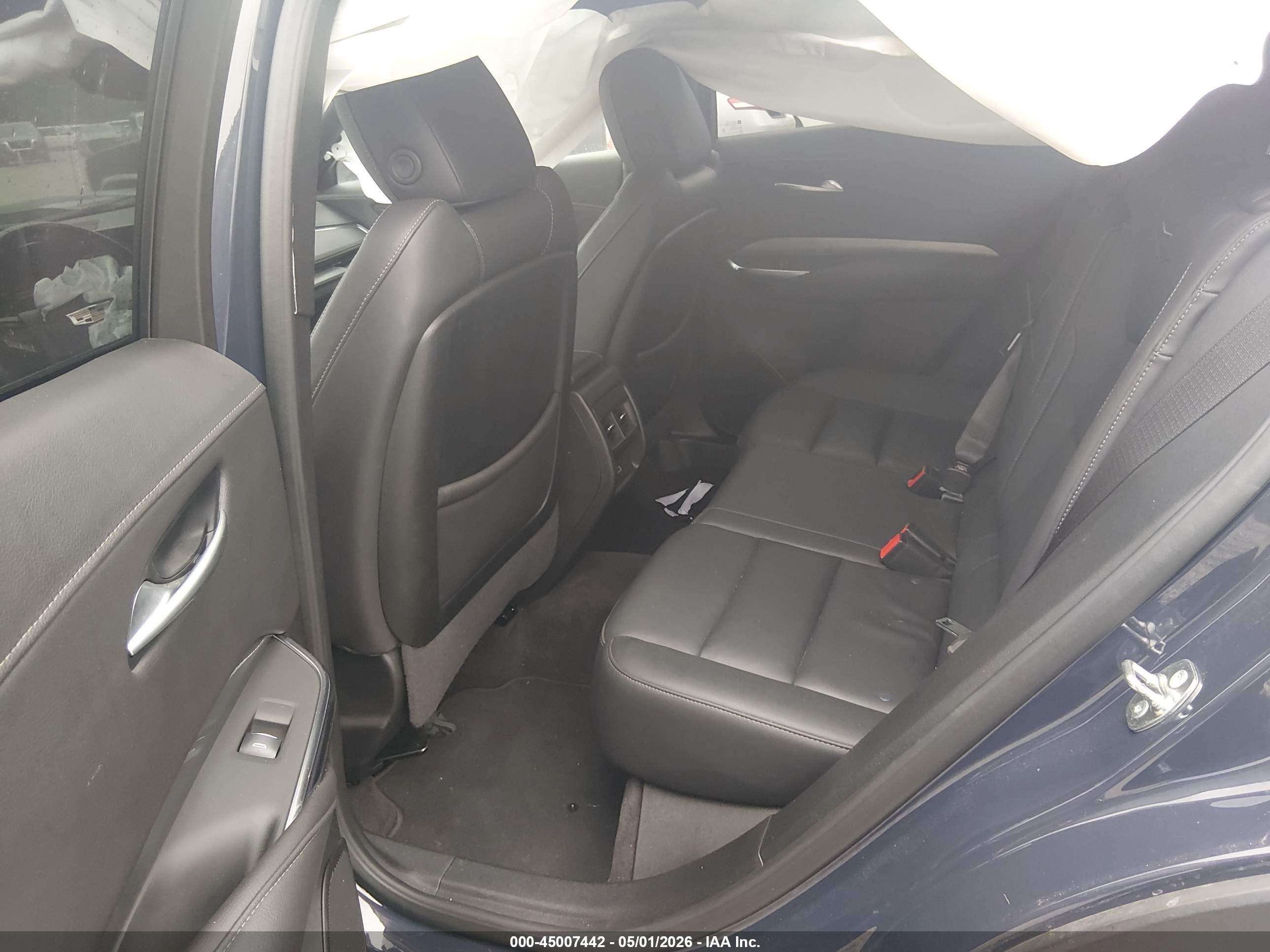 CADILLAC XT4 image 8