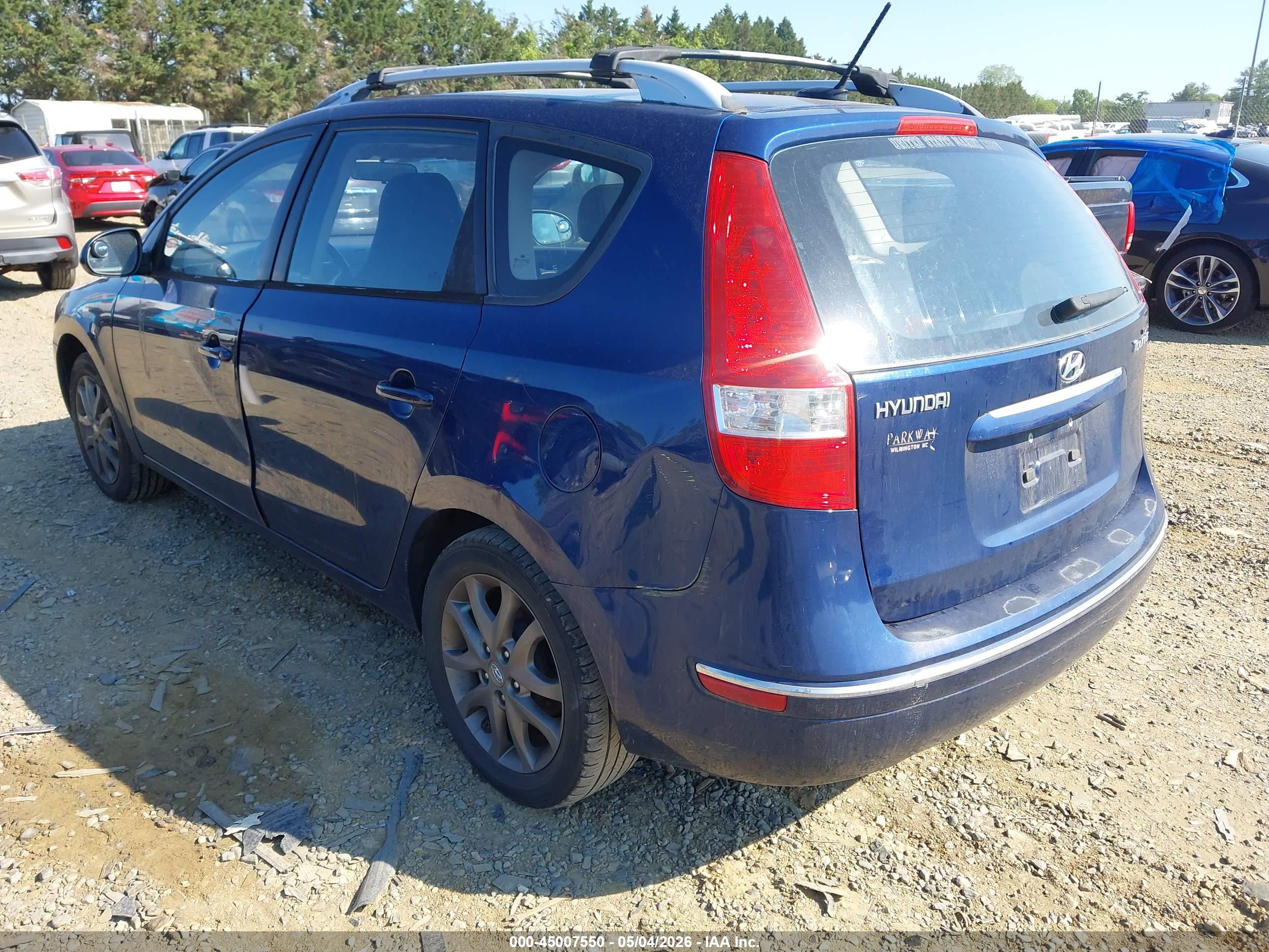 HYUNDAI ELANTRA image 3