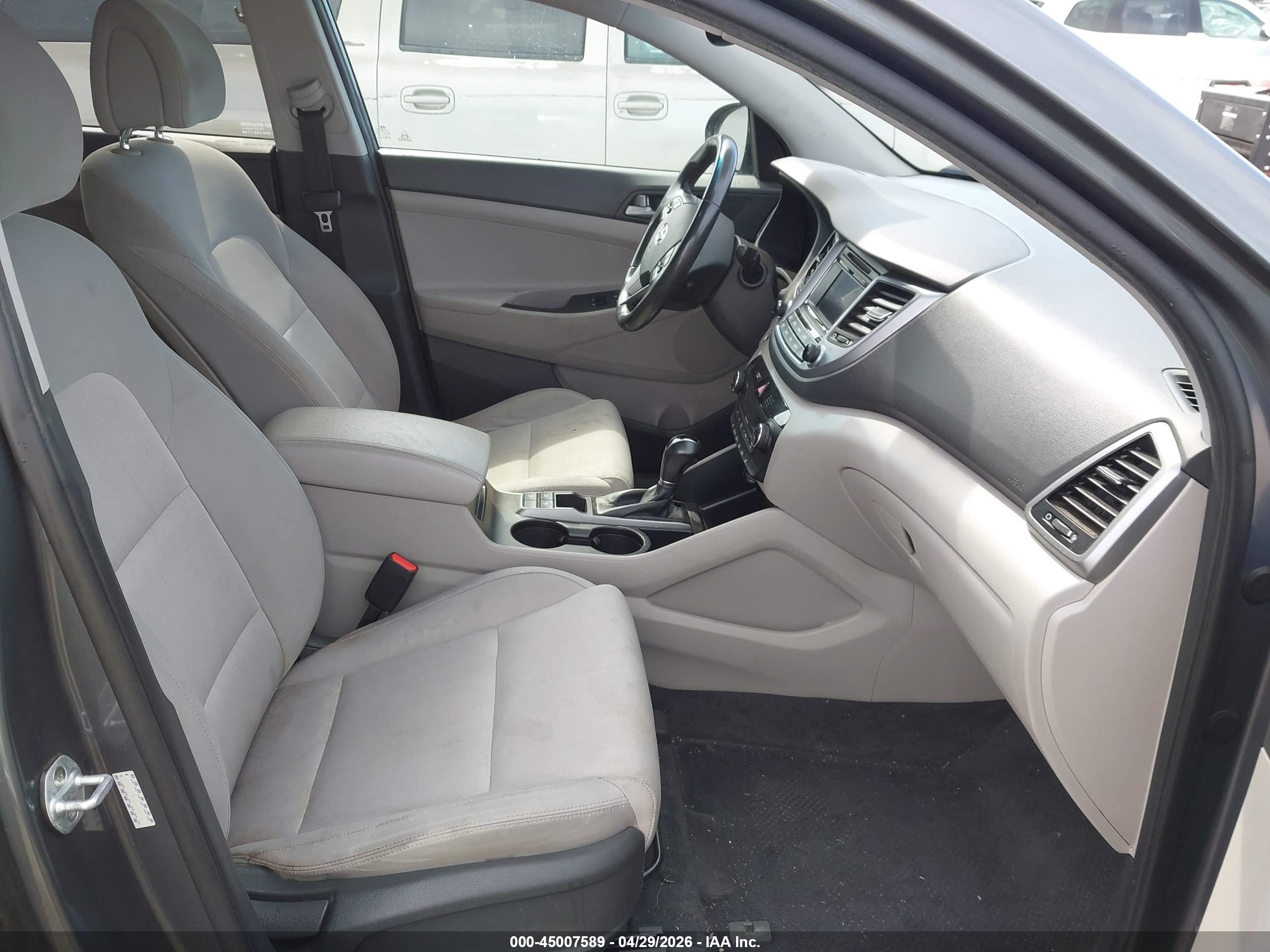 HYUNDAI TUCSON image 5