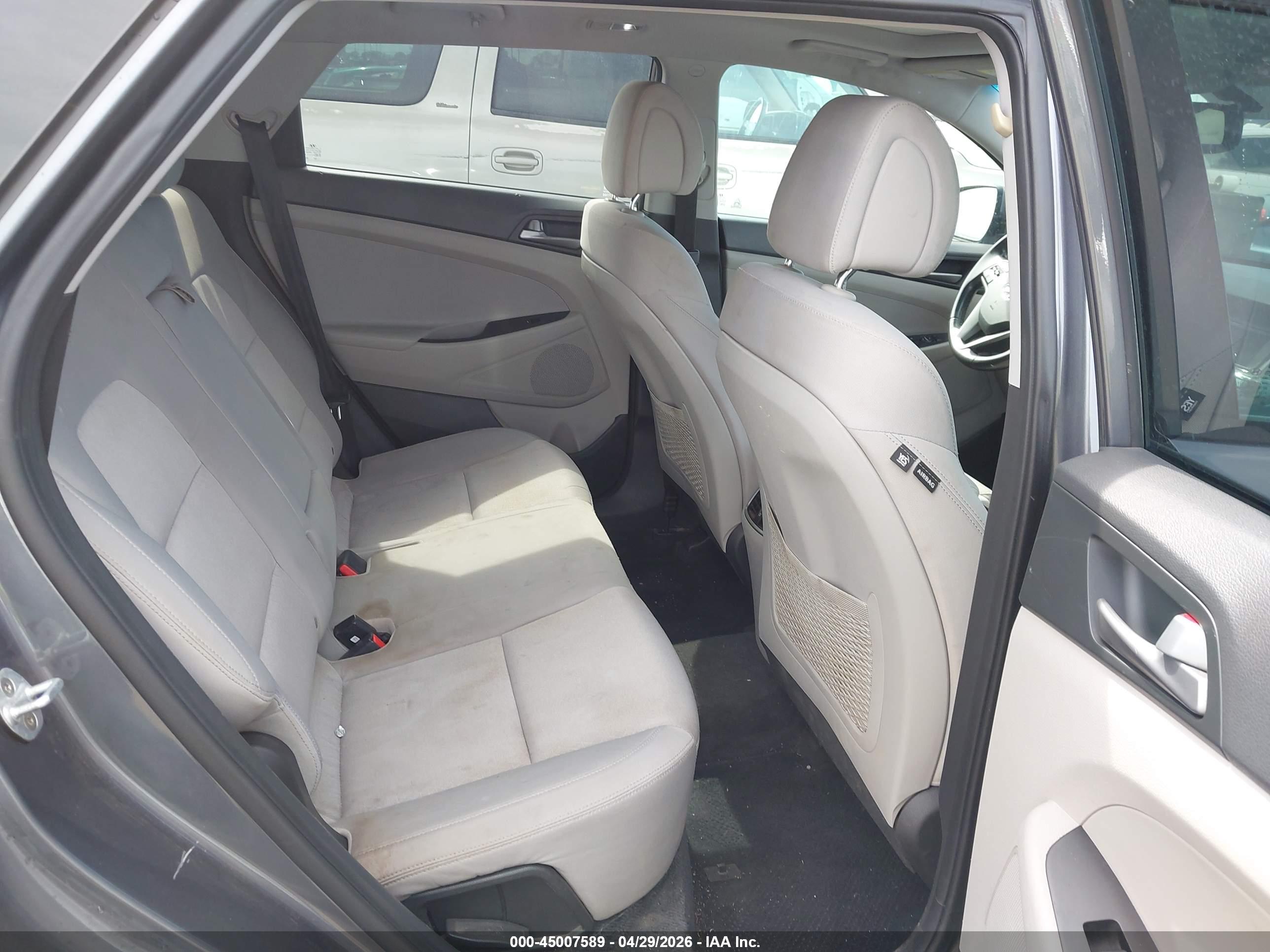 HYUNDAI TUCSON image 8