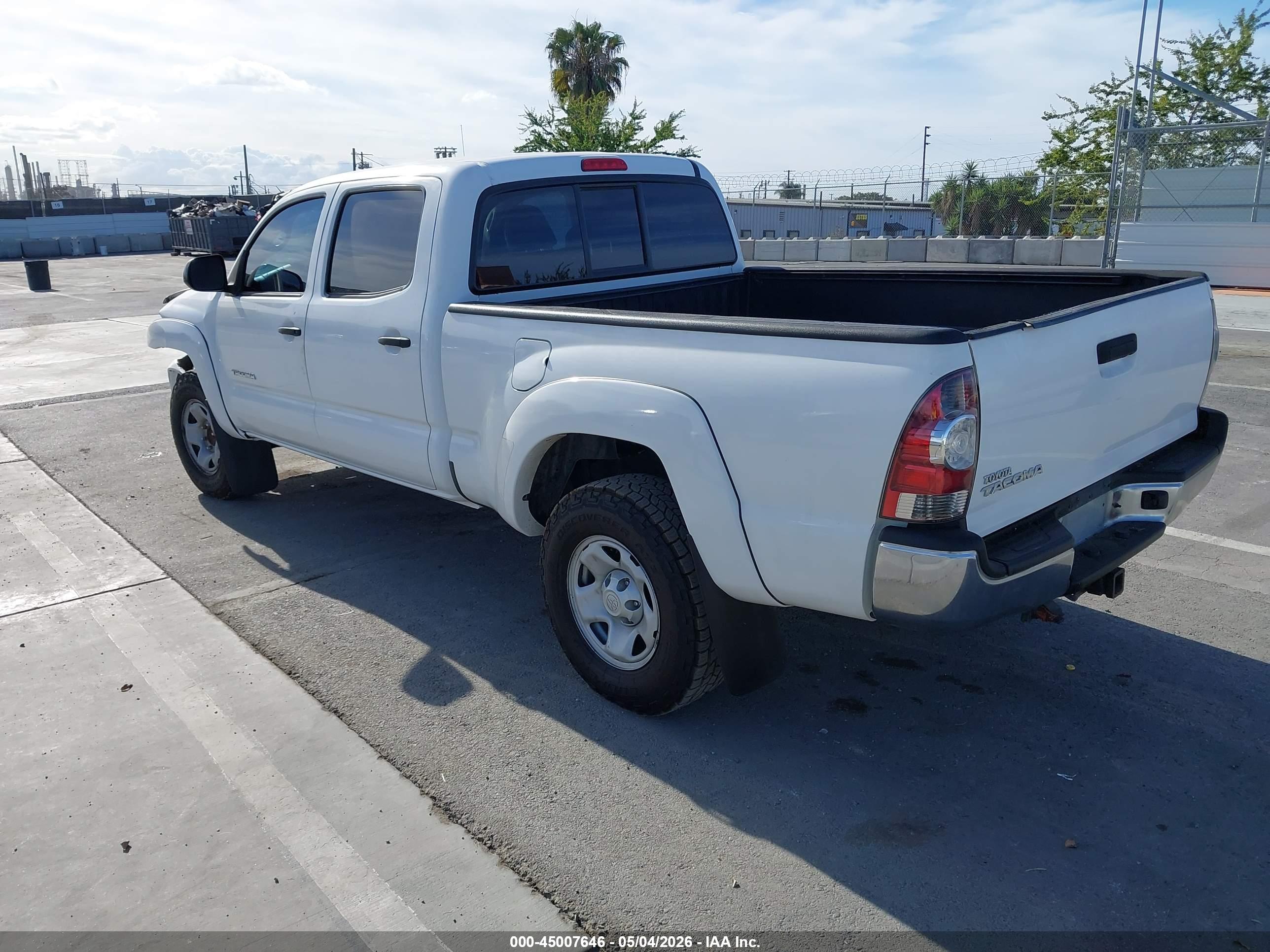 TOYOTA TACOMA image 3