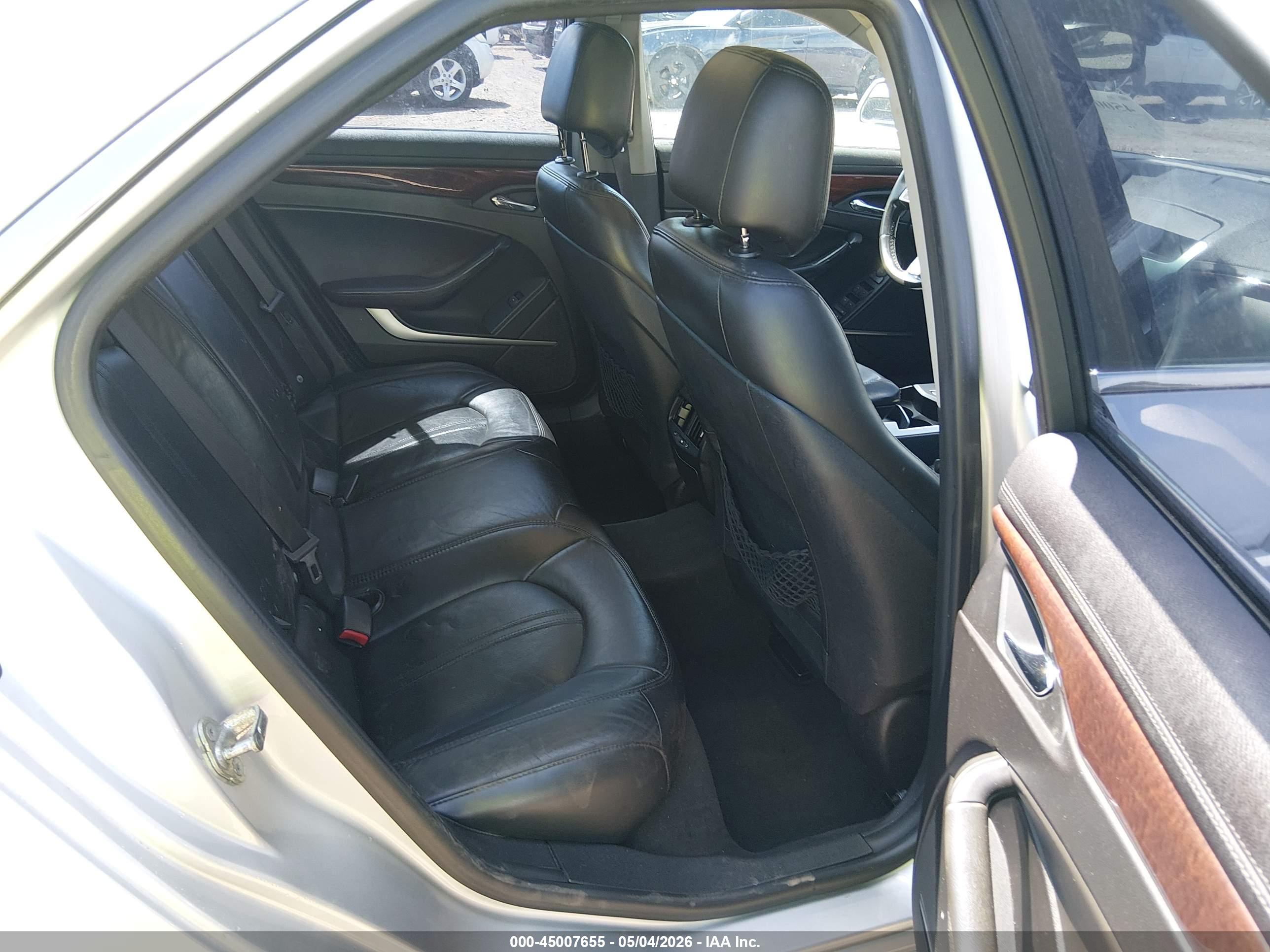 CADILLAC CTS image 8
