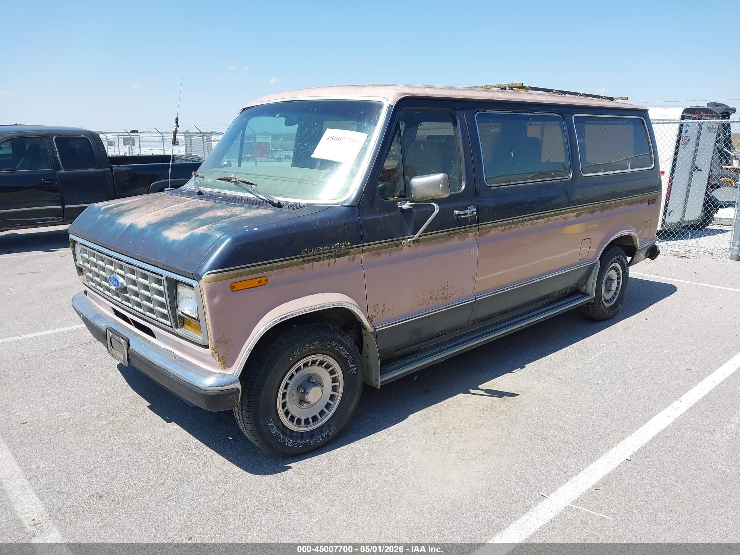 FORD ECONOLINE image 2