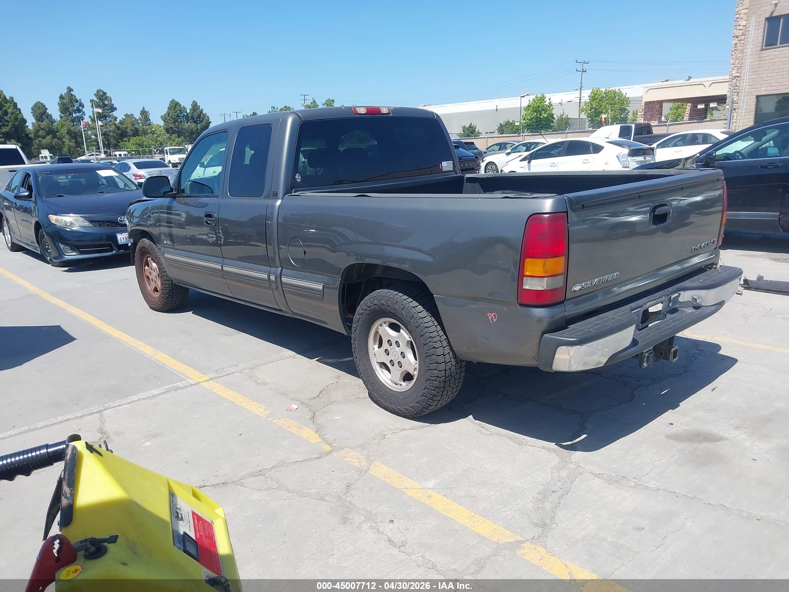 CHEVROLET SILVERADO image 3