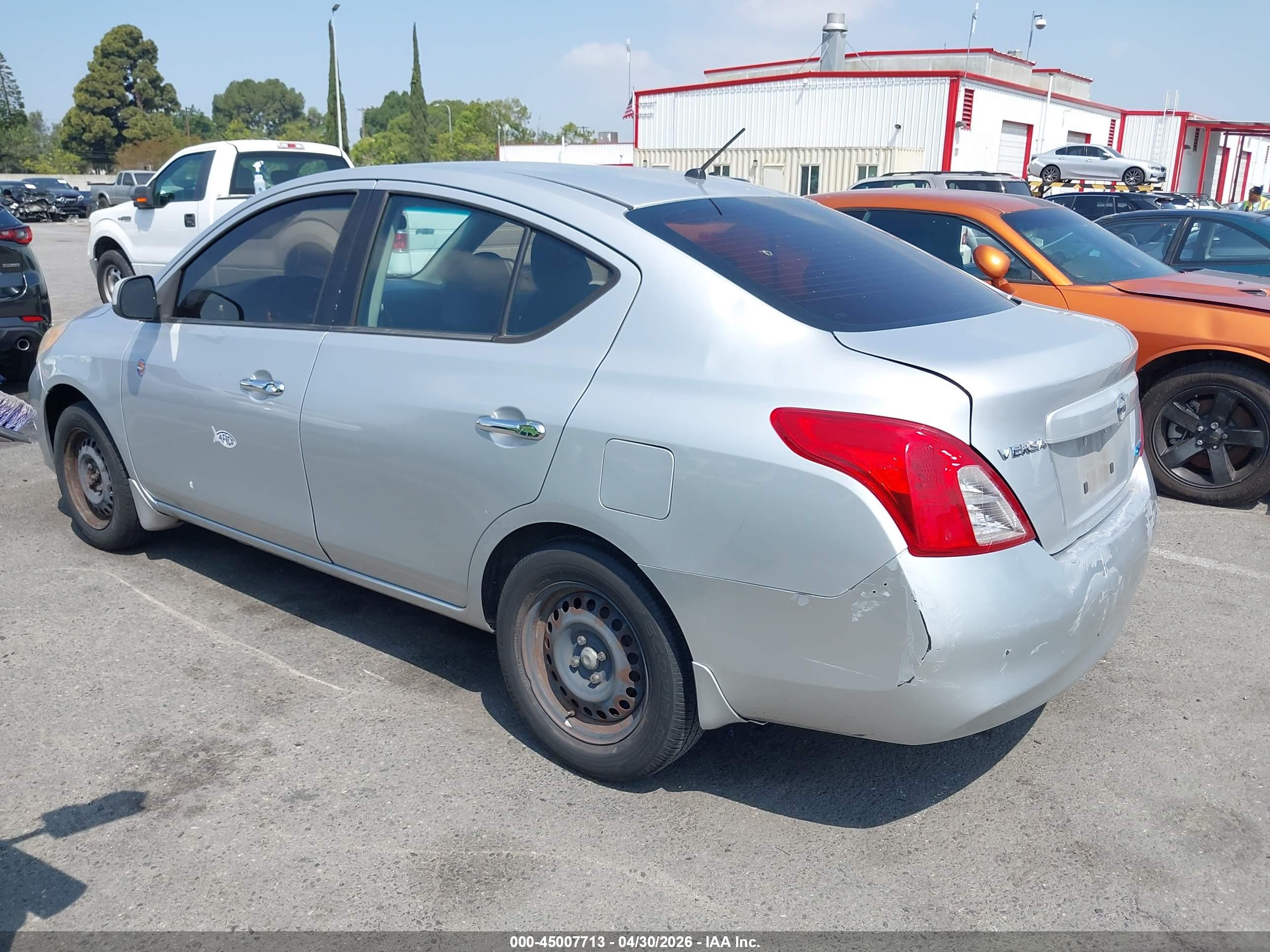 NISSAN VERSA image 3