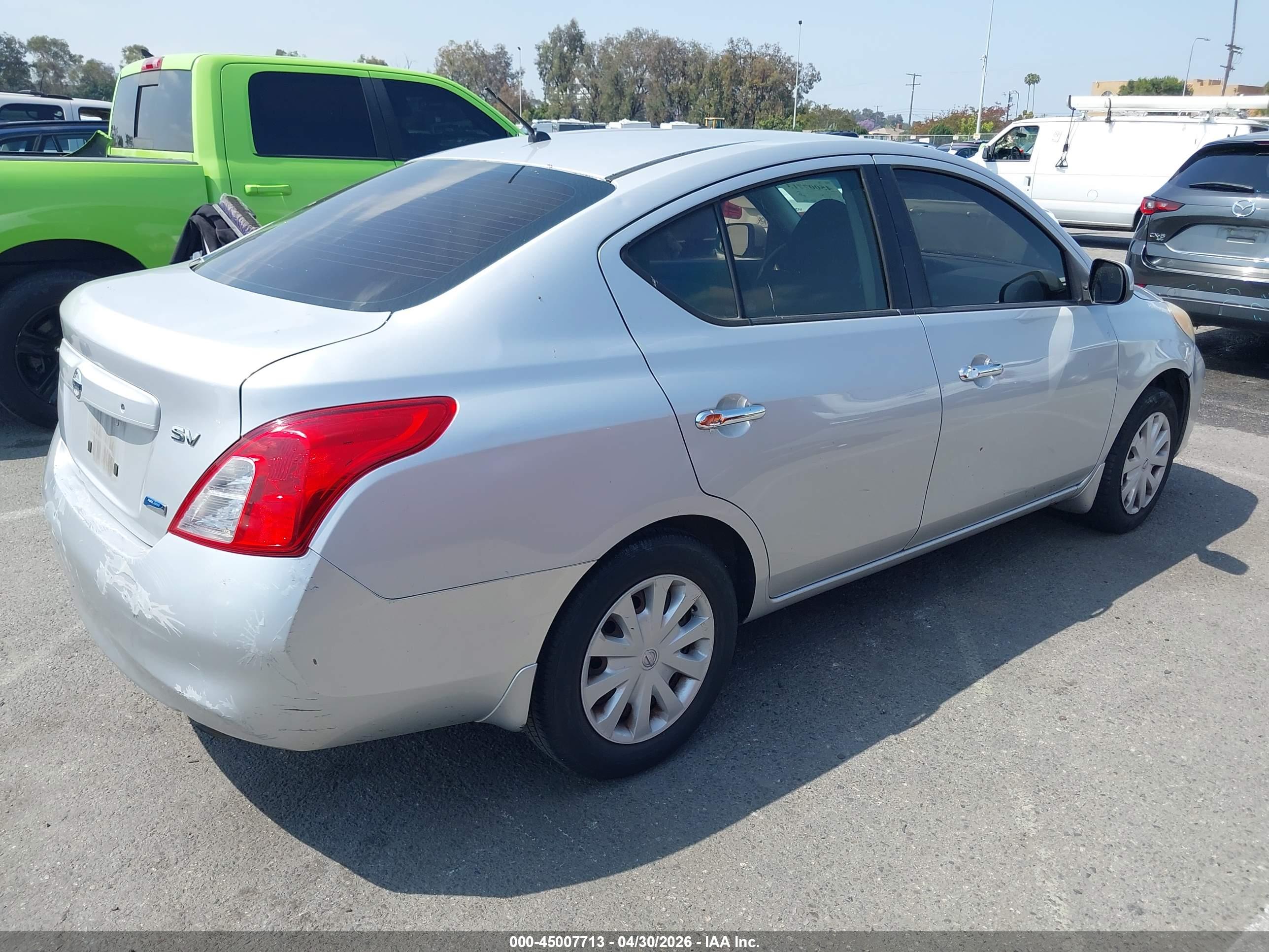 NISSAN VERSA image 4
