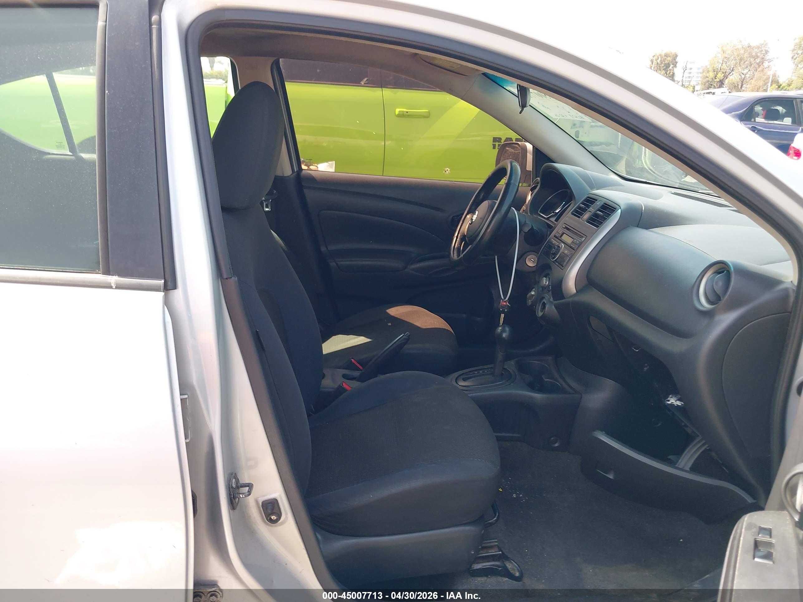 NISSAN VERSA image 5