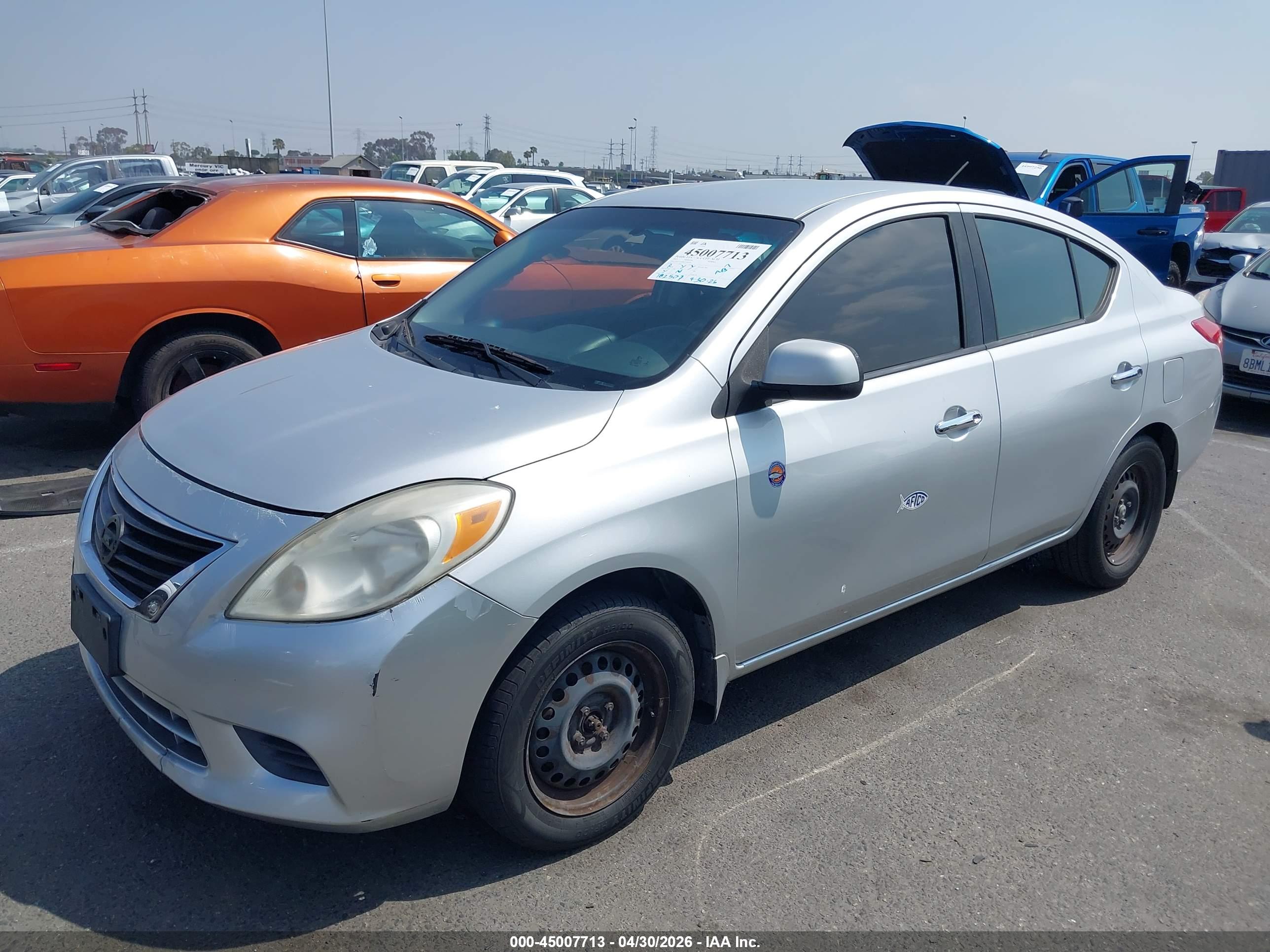 NISSAN VERSA image 6