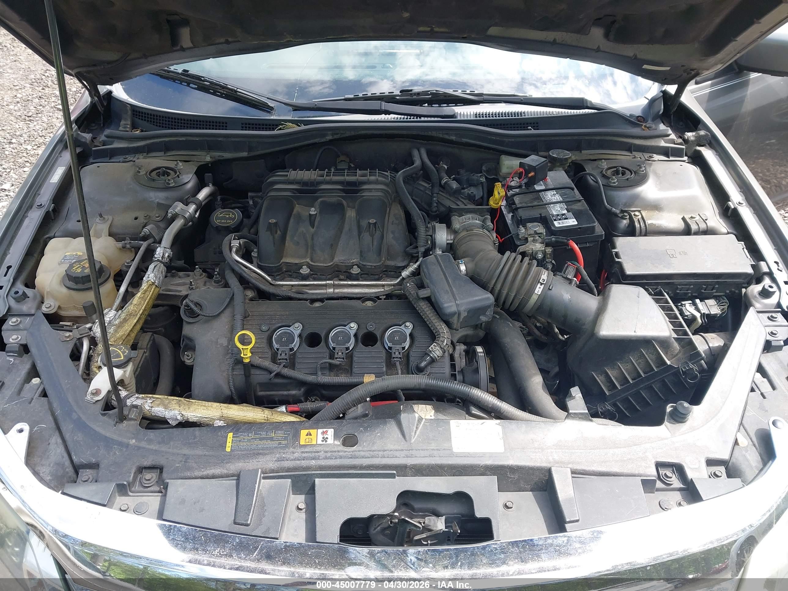 FORD FUSION image 10