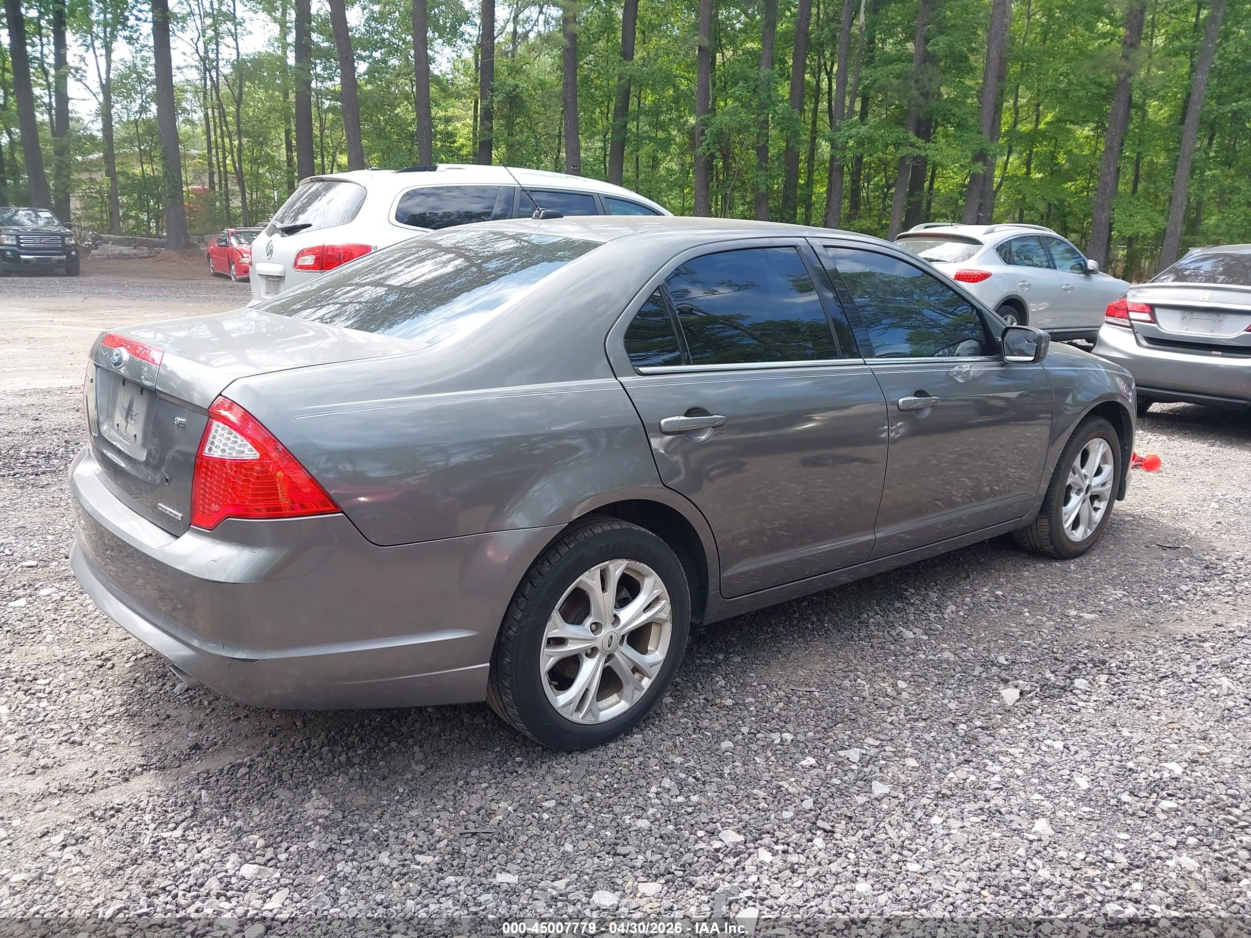 FORD FUSION image 4