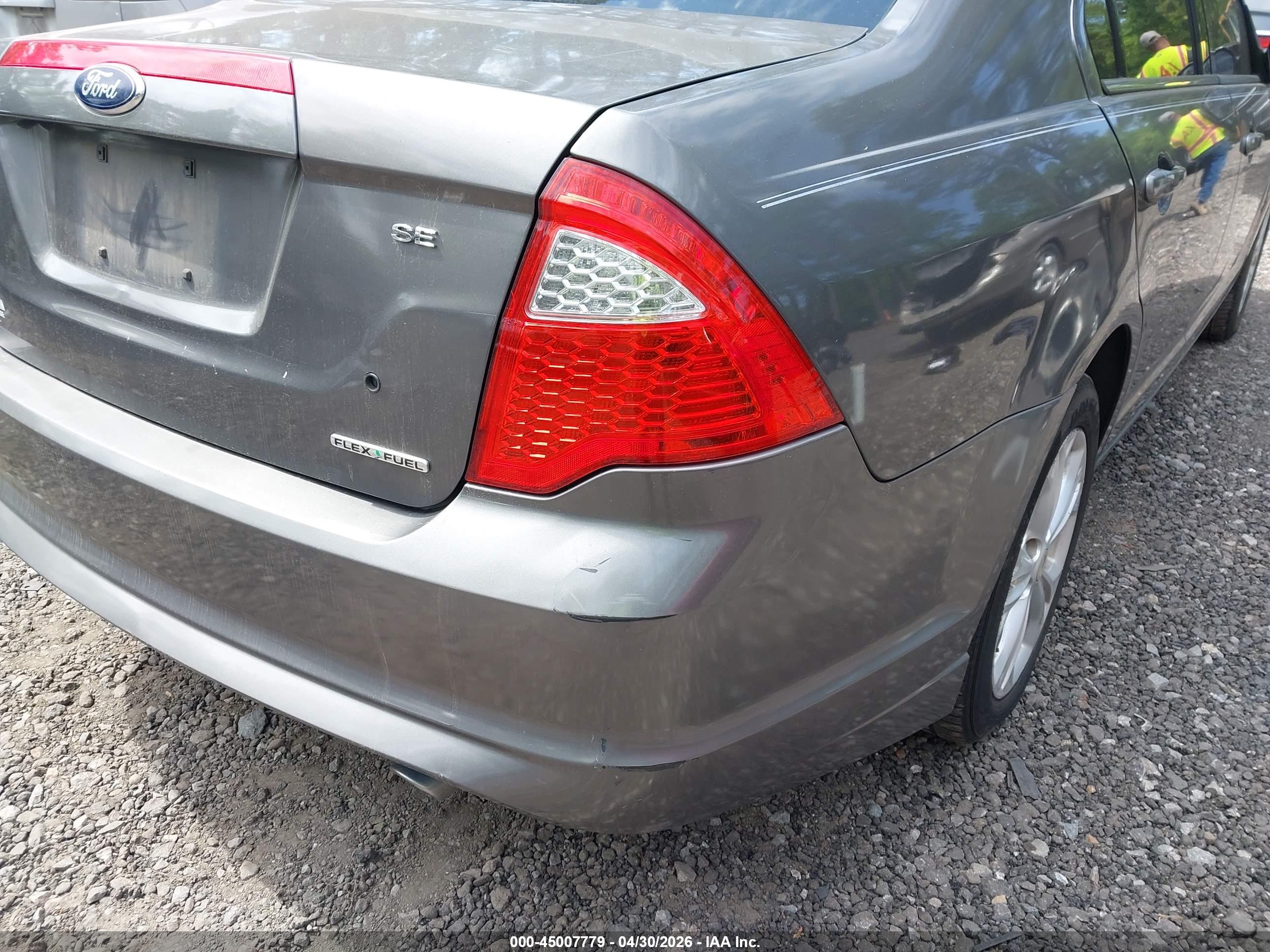FORD FUSION image 6