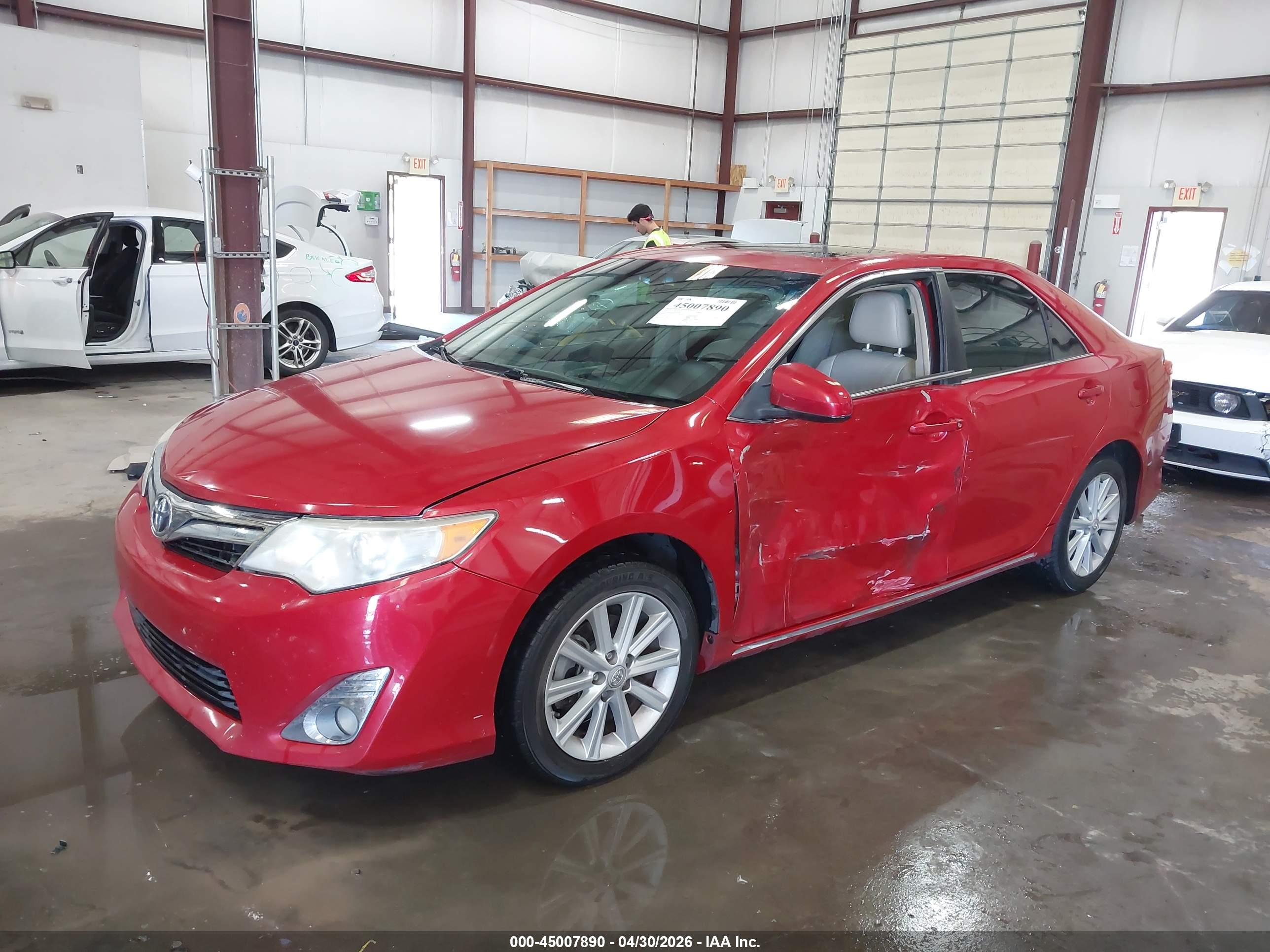 TOYOTA CAMRY image 2