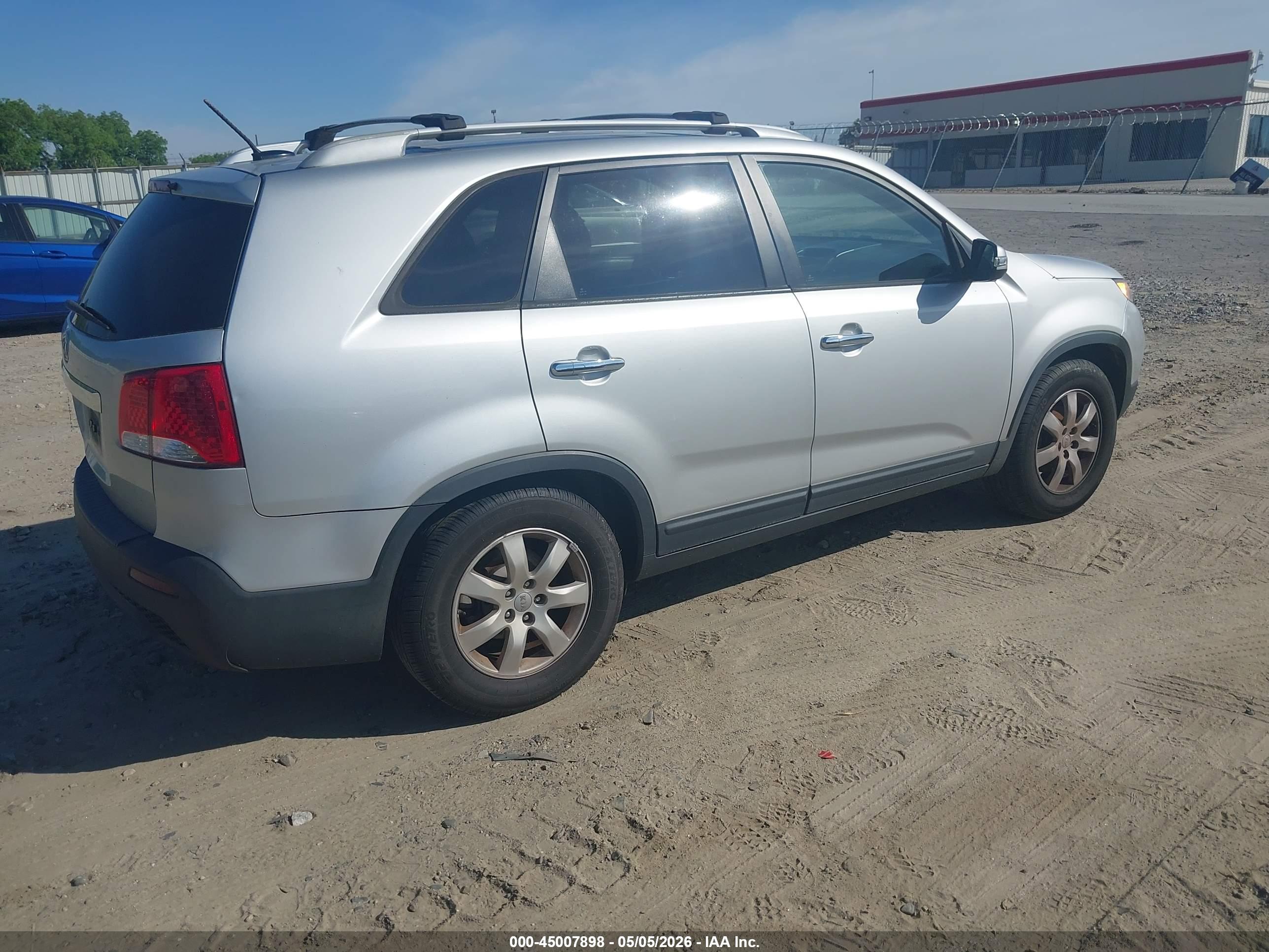 KIA SORENTO image 4