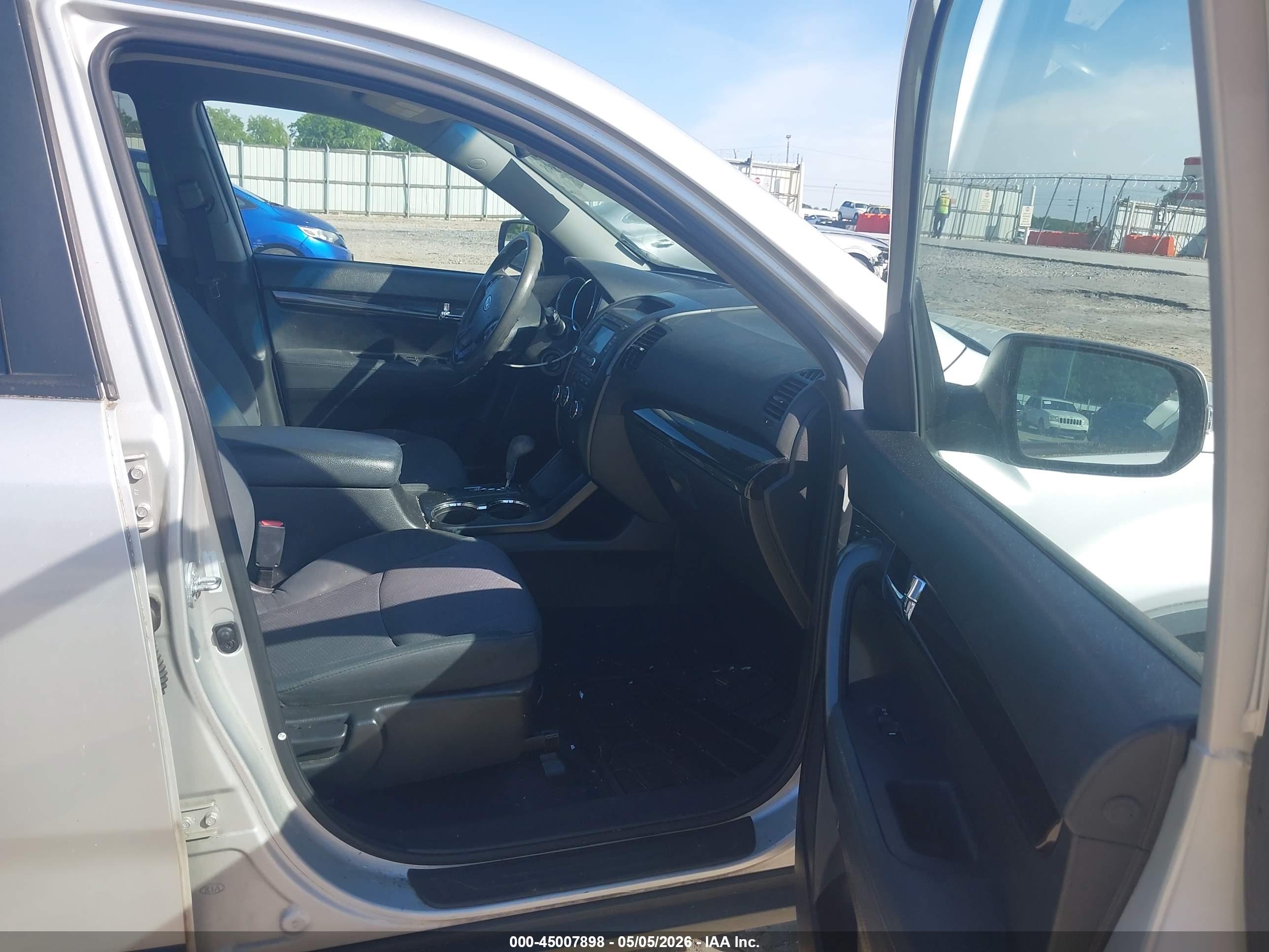 KIA SORENTO image 5