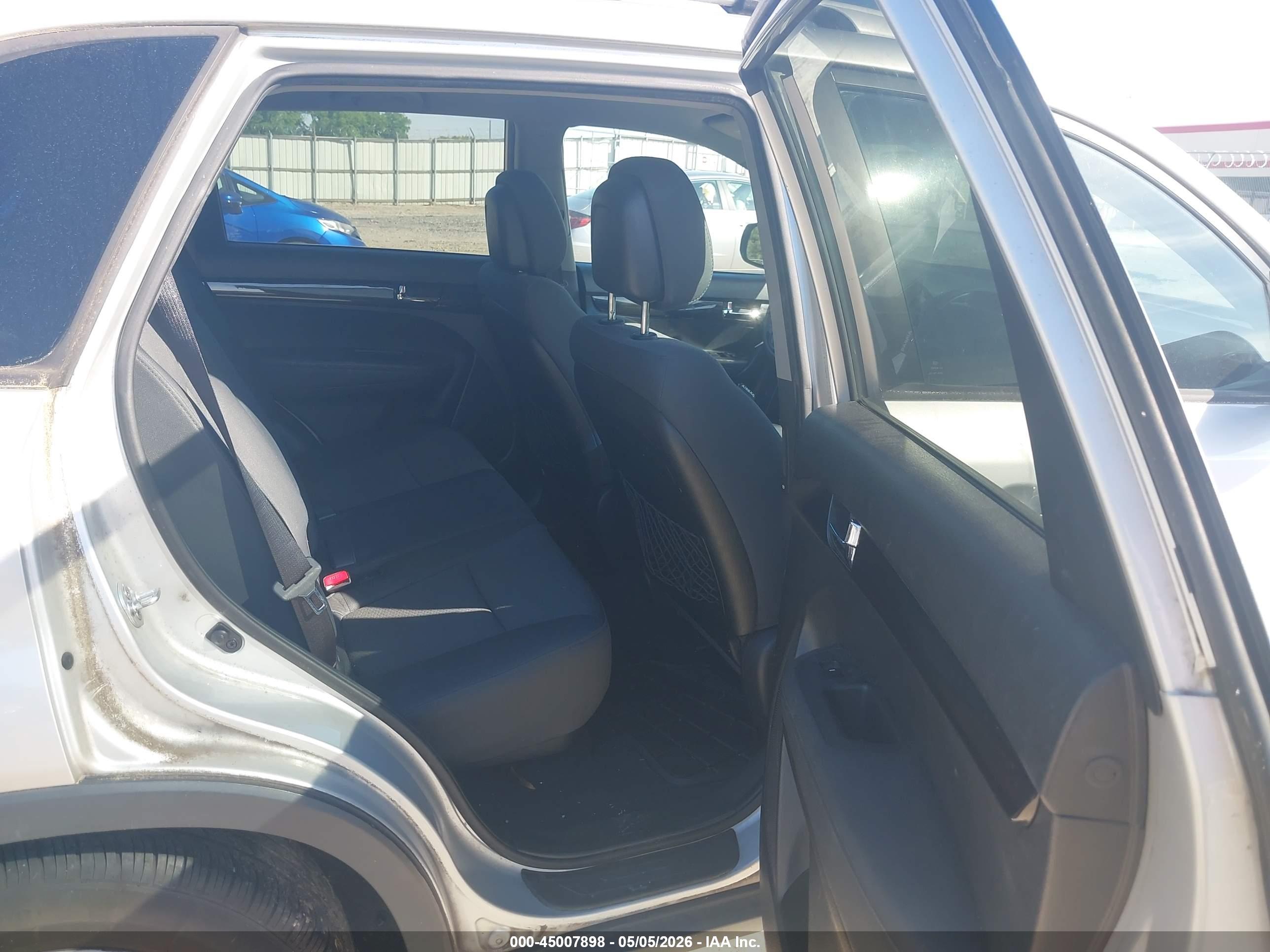 KIA SORENTO image 8