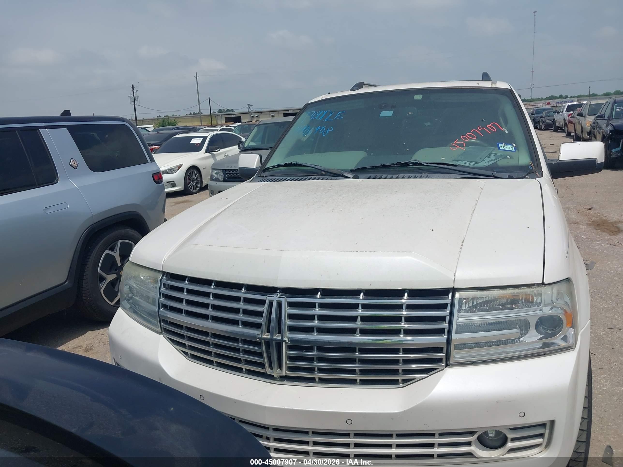 LINCOLN NAVIGATOR image 6
