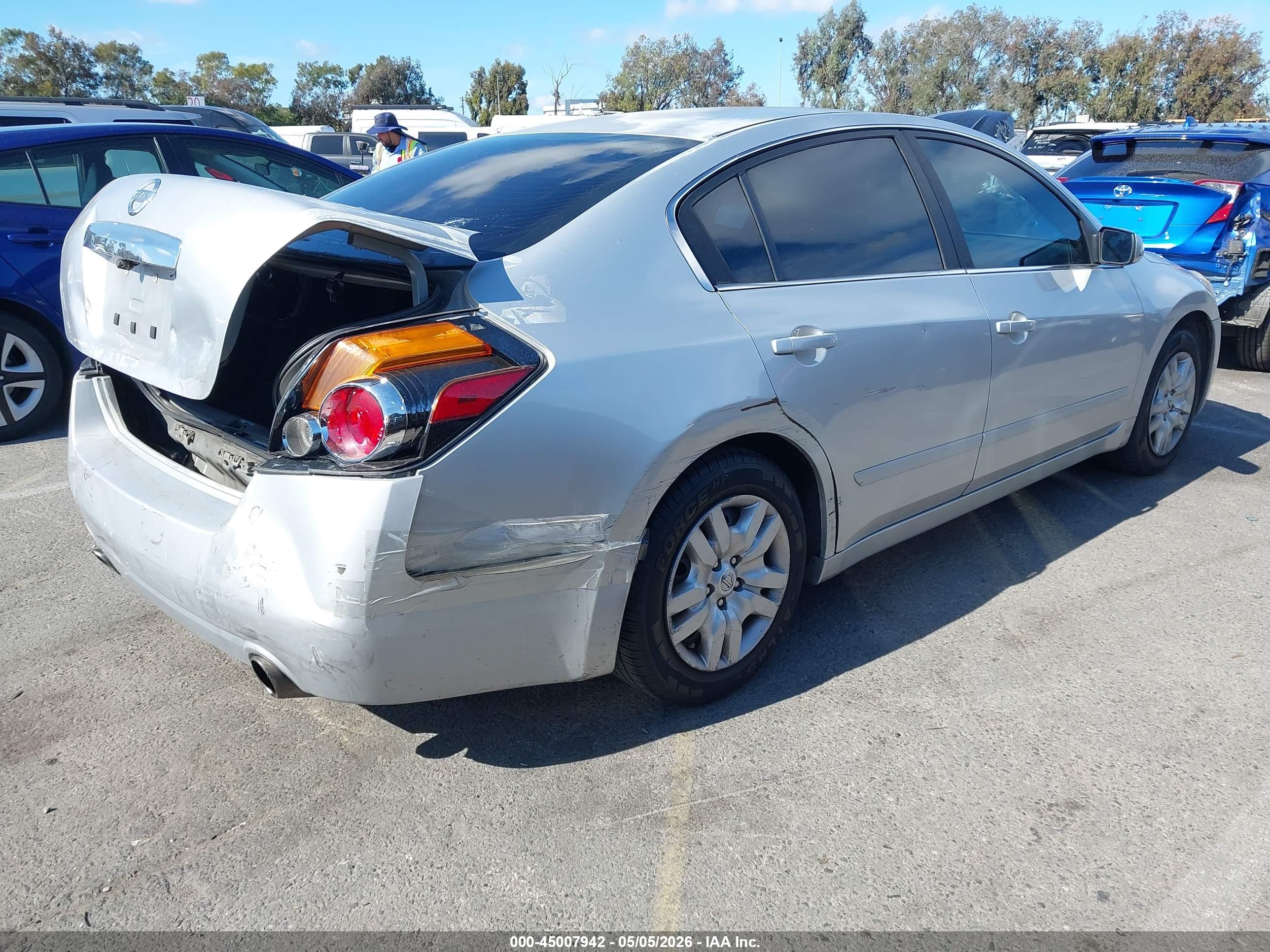 NISSAN ALTIMA image 4